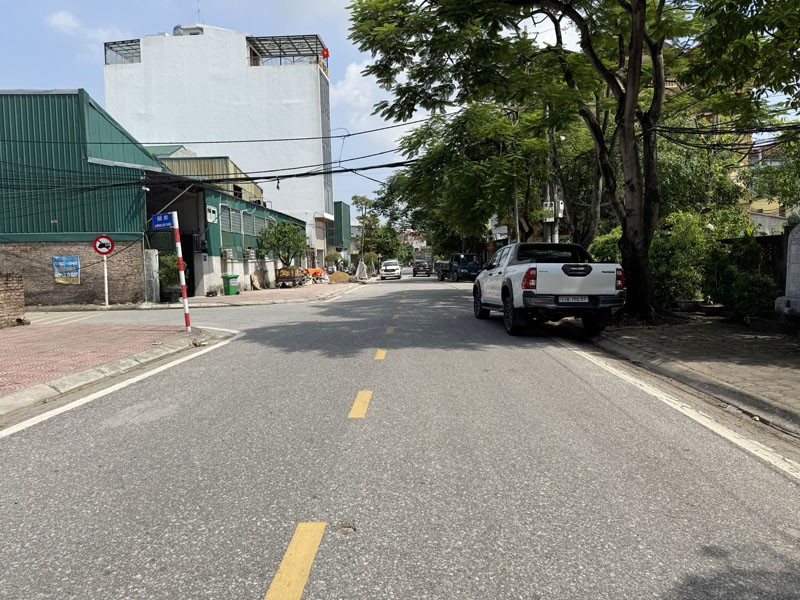 Siêu Phẩm Mặt Phố Hoa Động 97,4m2 - Đường Rộng 20m Nối Thẳng Cổ Linh & Ecopark, Giá Rẻ Nhất Khu Vực 2