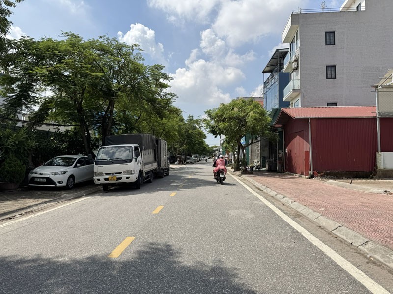 Siêu Phẩm Mặt Phố Hoa Động 97,4m2 - Đường Rộng 20m Nối Thẳng Cổ Linh & Ecopark, Giá Rẻ Nhất Khu Vực 5