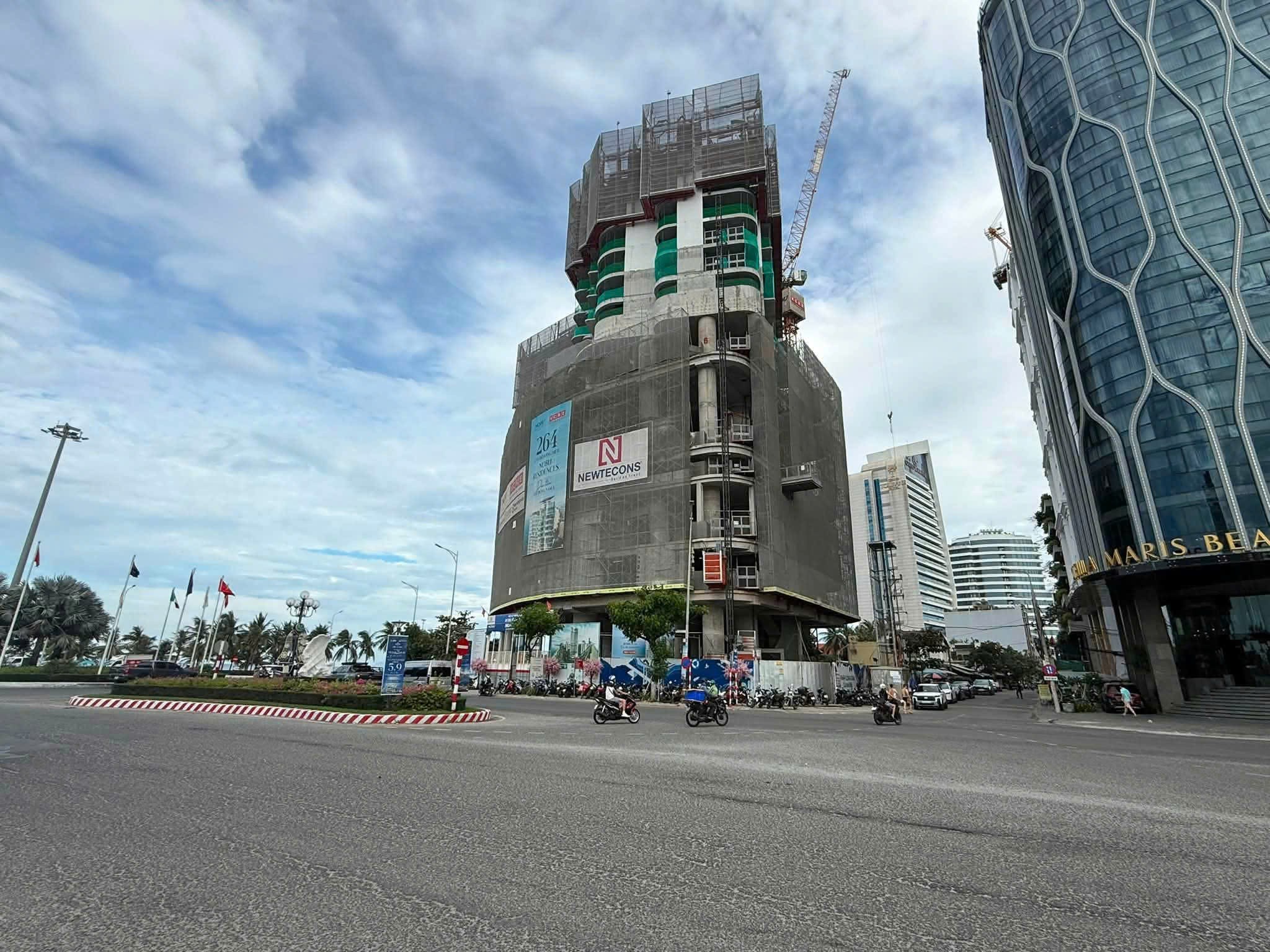 Siêu phẩm 4 tầng 2 mặt kiệt LÂM HOÀNH Sơn Trà - Ngay bãi tắm 4