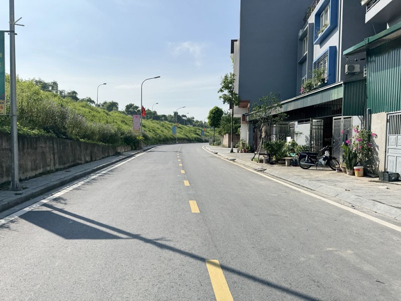 Bán Đất Đê Vàng Phúc Lợi 80,5m2 View Sông Đường Ô Tô Tránh Làm Văn Phòng, View Sông Đuống