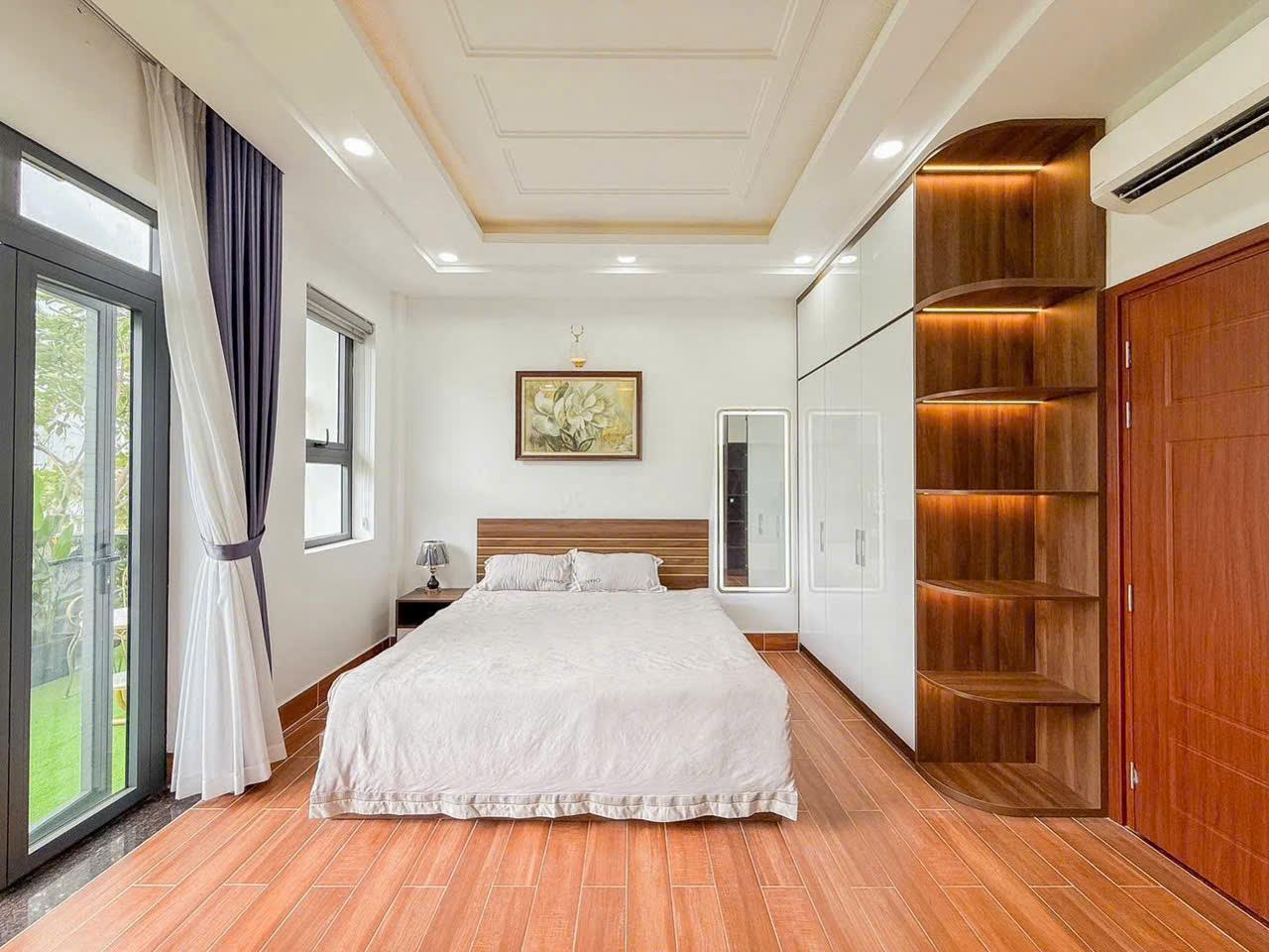 Nhà đẹp tân cổ điển, có thang máy, 4 tầng lung linh, khu cán bộ ở đông 4