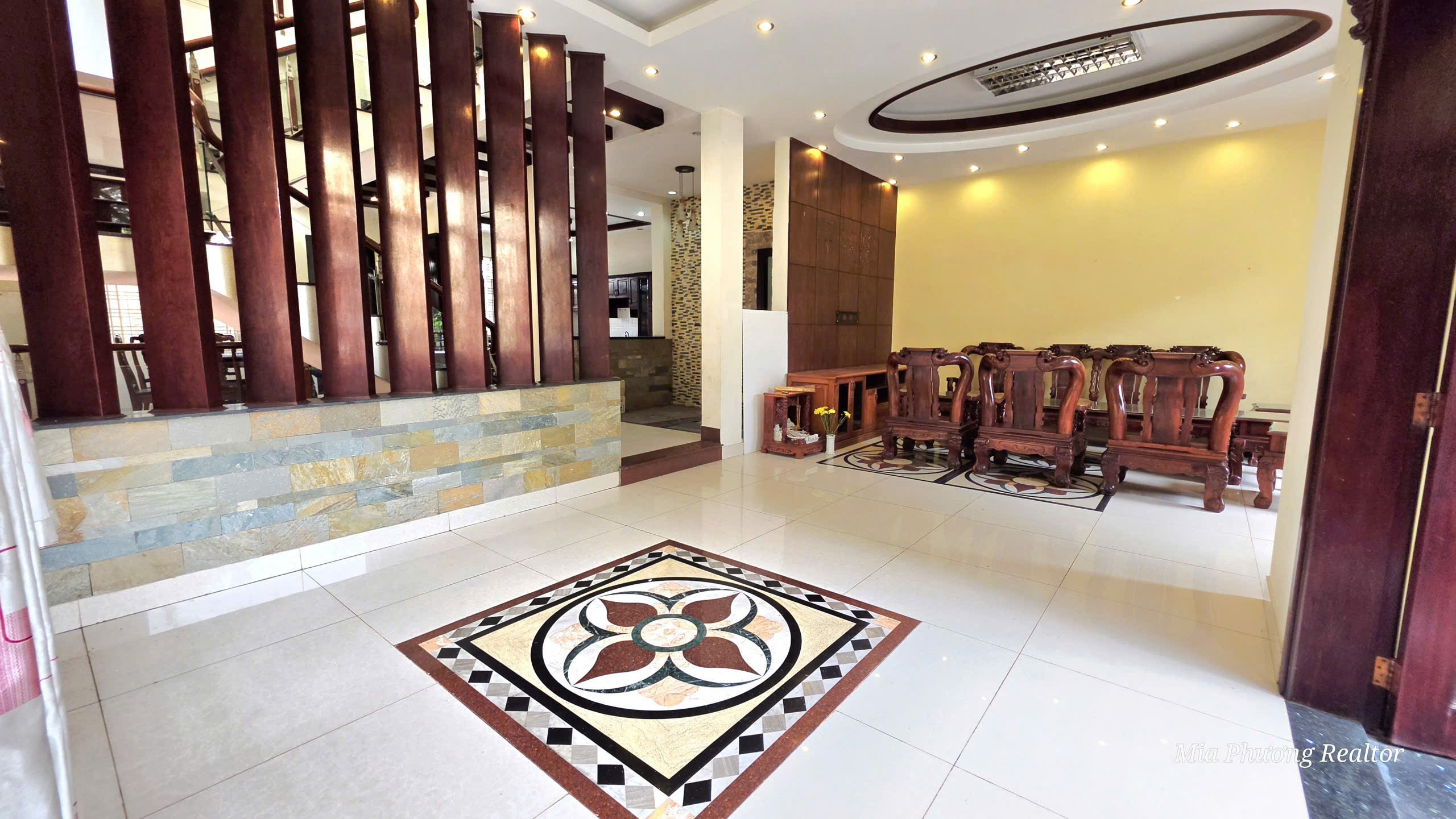 Cho thuê Biệt thự Quận 2, Hồ Chí Minh, Diện tích 200m², Giá 68 Triệu/tháng