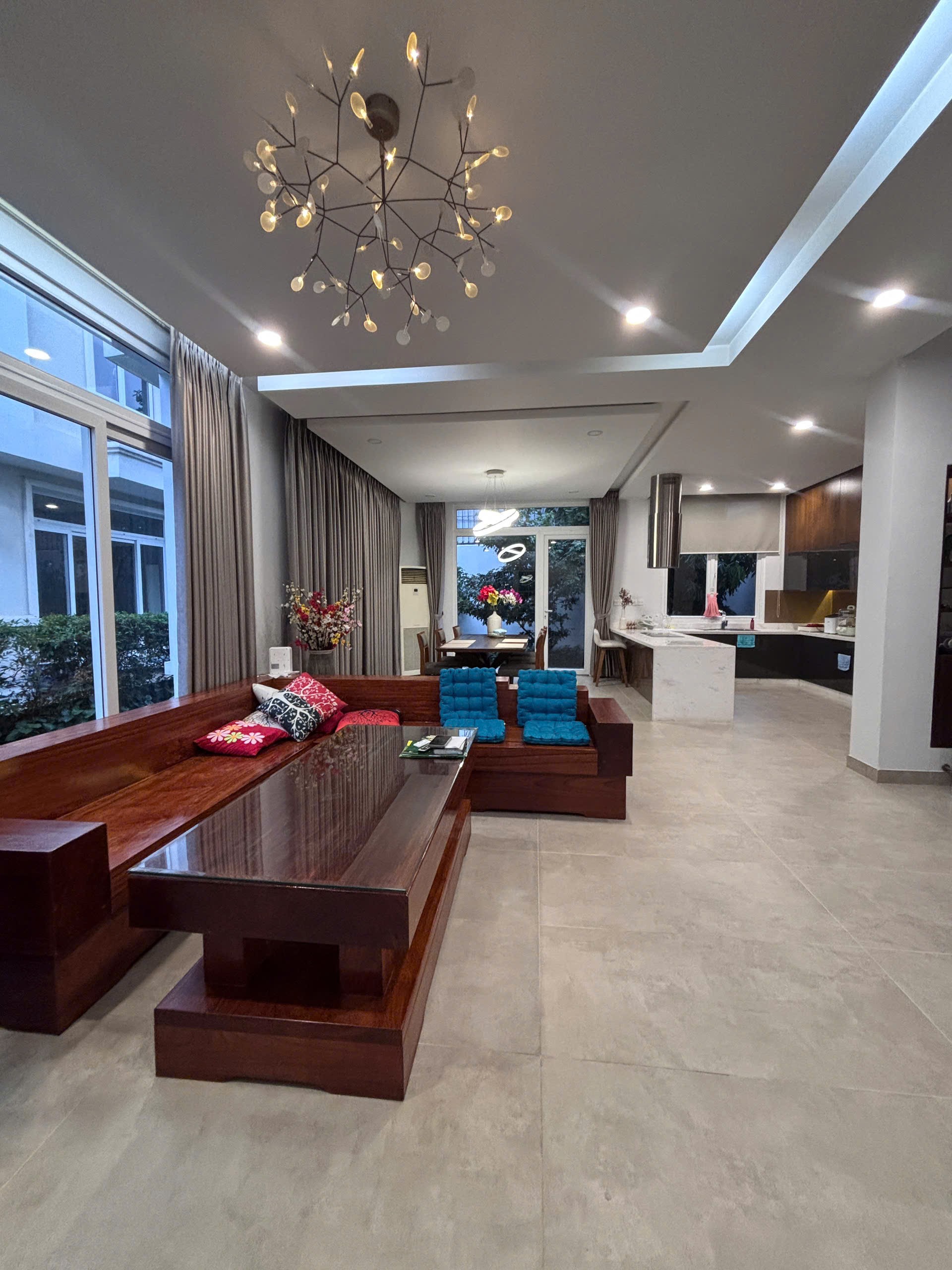 Cho thuê Nhà mặt tiền Quận 9, Hồ Chí Minh, Diện tích 250m², Giá 100 Triệu/tháng