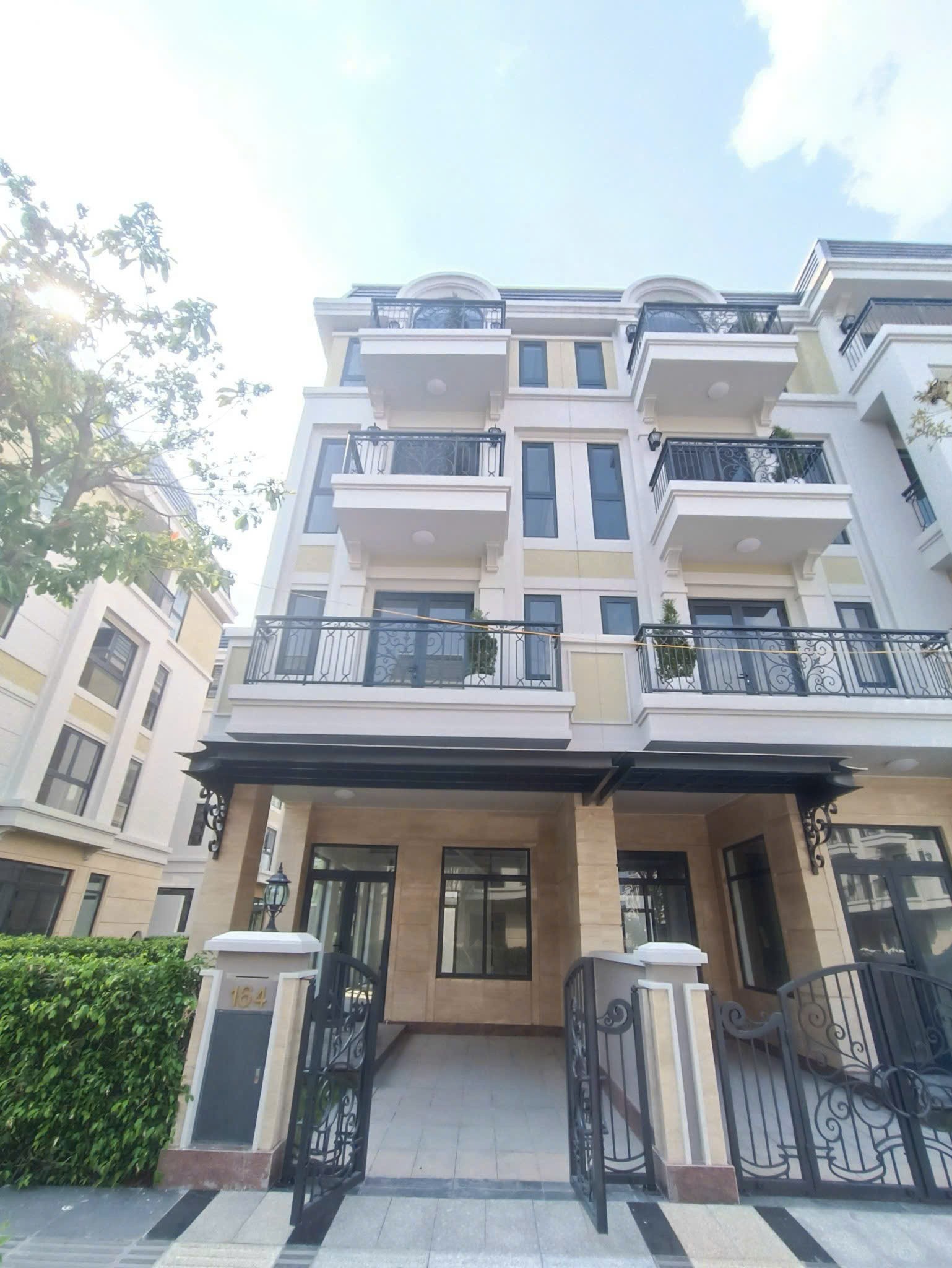 Cho thuê Nhà mặt tiền Quận 9, Hồ Chí Minh, Diện tích 133m², Giá Thương lượng 2