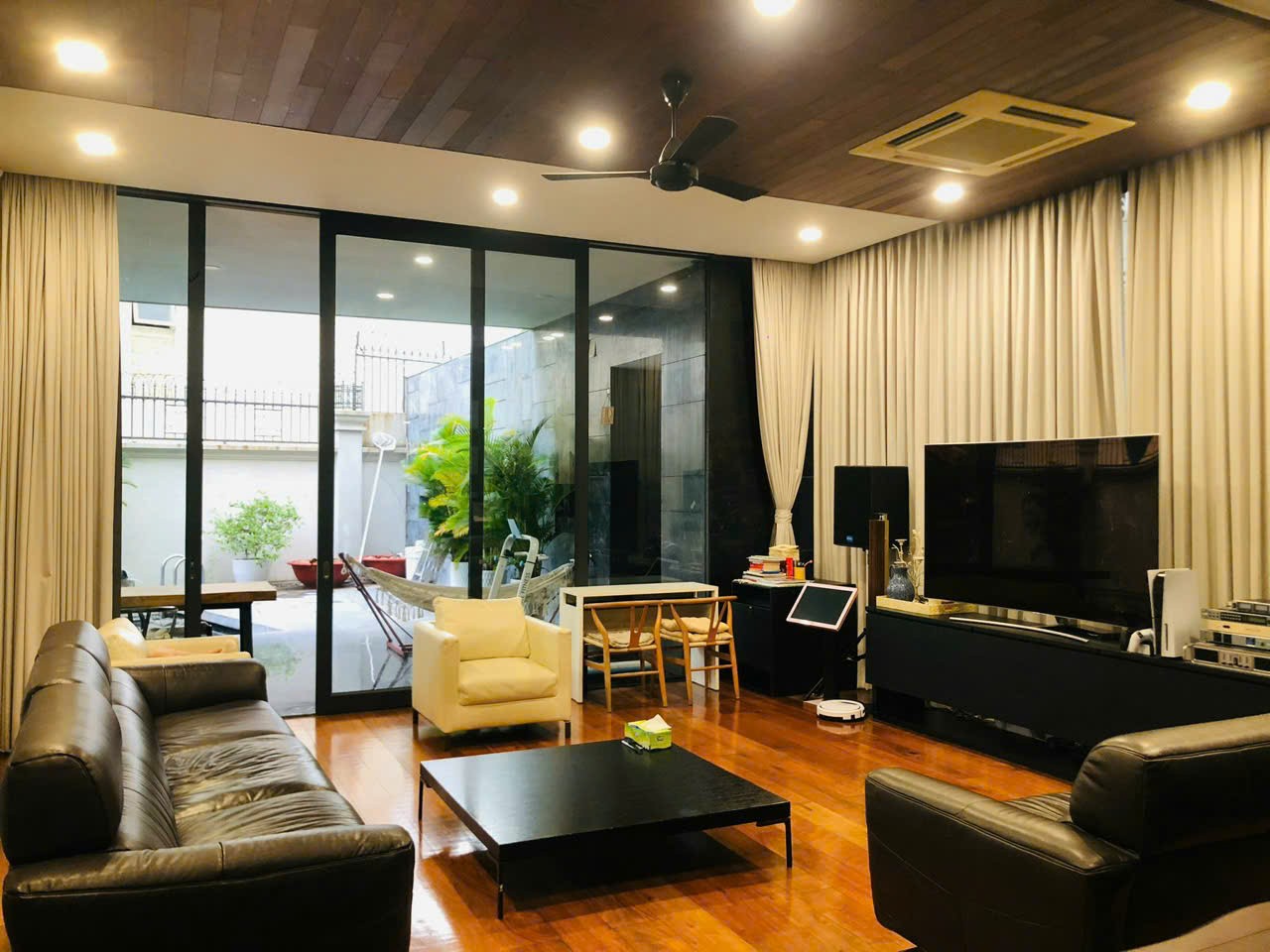 Cho thuê Nhà mặt tiền Phường Thảo Điền, Quận 2, Diện tích 570m², Giá Thương lượng 4