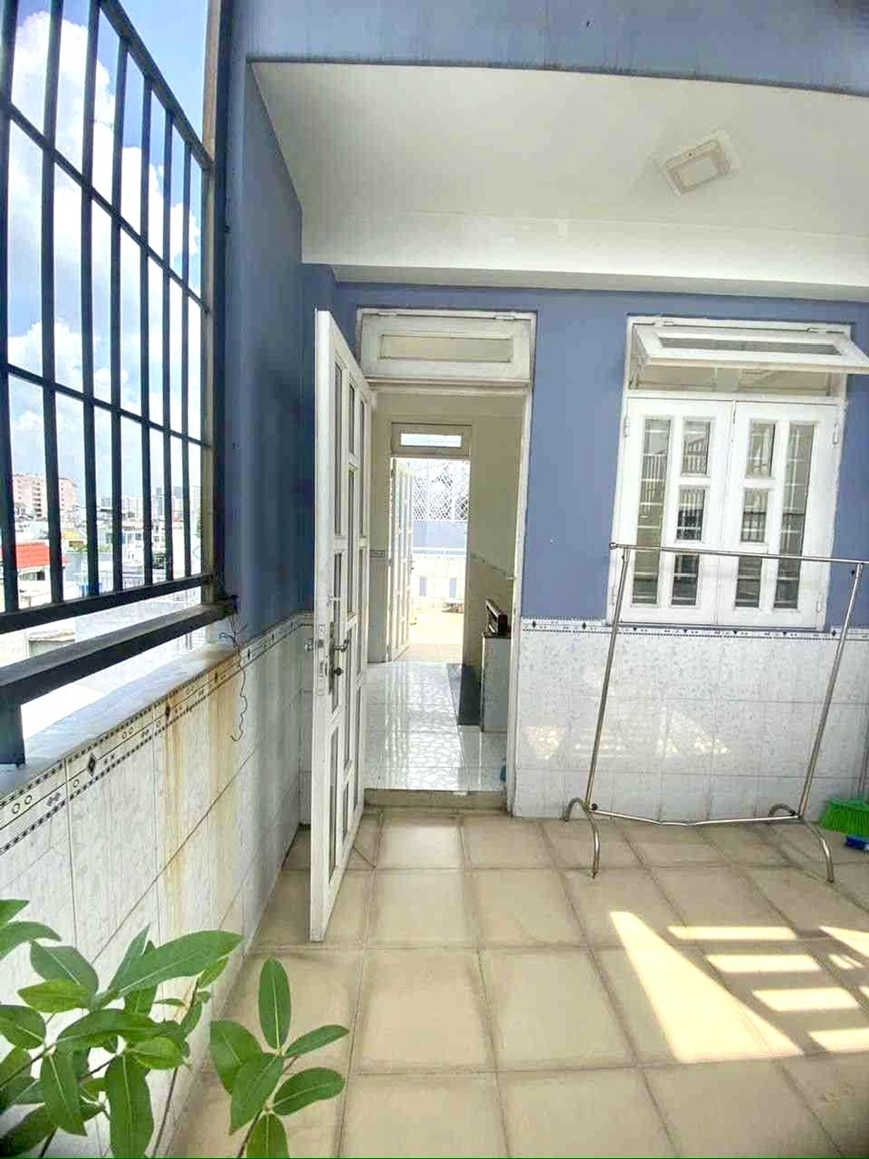 BÁN NHÀ ĐẸP Đ.TÔN THẤT THUYẾT- XE HƠI ĐẬU CÁCH NHÀ CHỈ VÀI BƯỚC CHÂN- GIAO THƯƠNG GIỮA TÔN ĐẢN VÀ 2