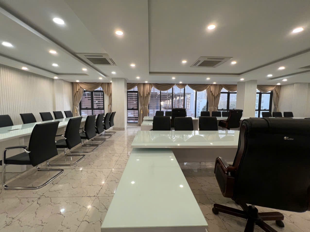 Cho thuê Văn phòng Thủ Đức, Hồ Chí Minh, Diện tích 245m², Giá 300 Triệu/tháng 2