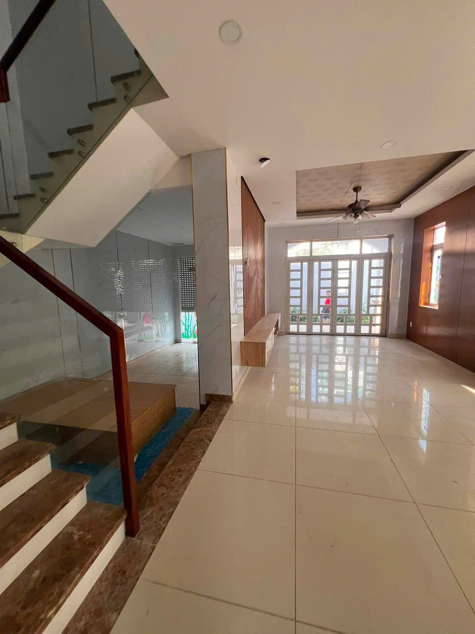 Cho thuê Nhà mặt tiền Quận 9, Hồ Chí Minh, Diện tích 171m², Giá 20 Triệu/tháng 9