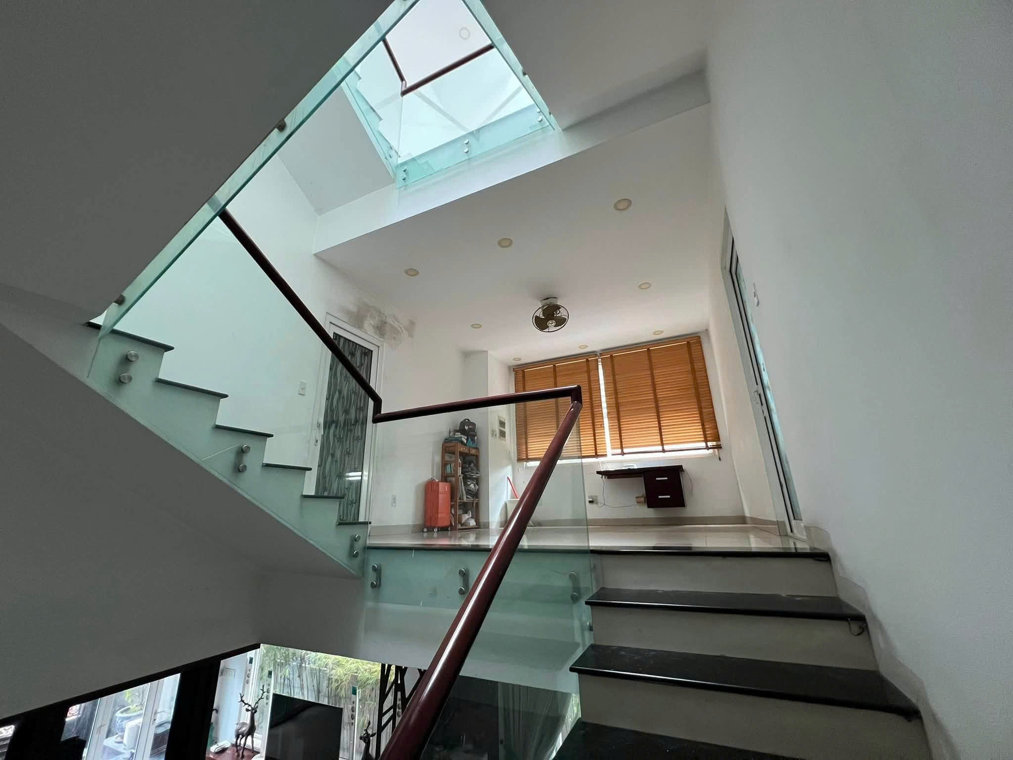 Cần bán Biệt thự Quận 9, Hồ Chí Minh, Diện tích 196m², Giá 18 Tỷ 5
