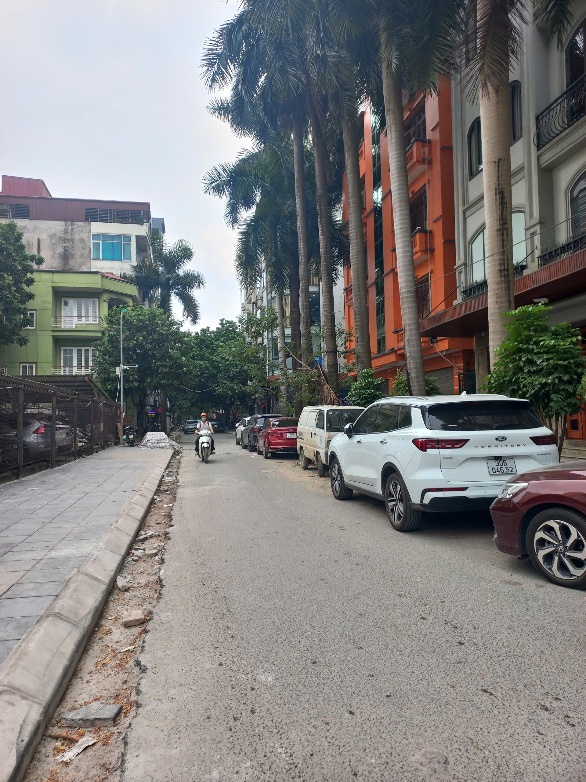 BÁN NHÀ PHÂN LÔ NGUYỄN THỊ ĐỊNH, VỈA HÈ, OTO TRÁNH, 52M2 5T, Ở, KINH DOANH, HƠN 26 TỶ 2