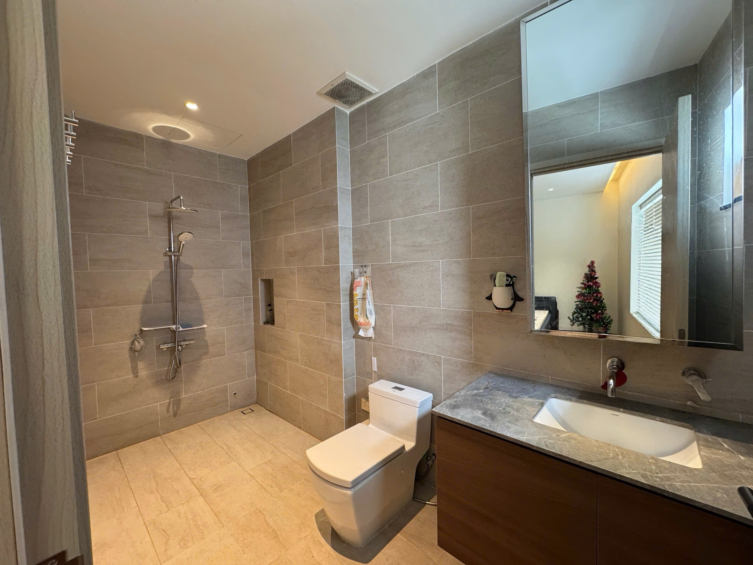 Cần bán Nhà mặt tiền Phường Hiệp Phú, Quận 9, Diện tích 130m², Giá 20 Tỷ 10