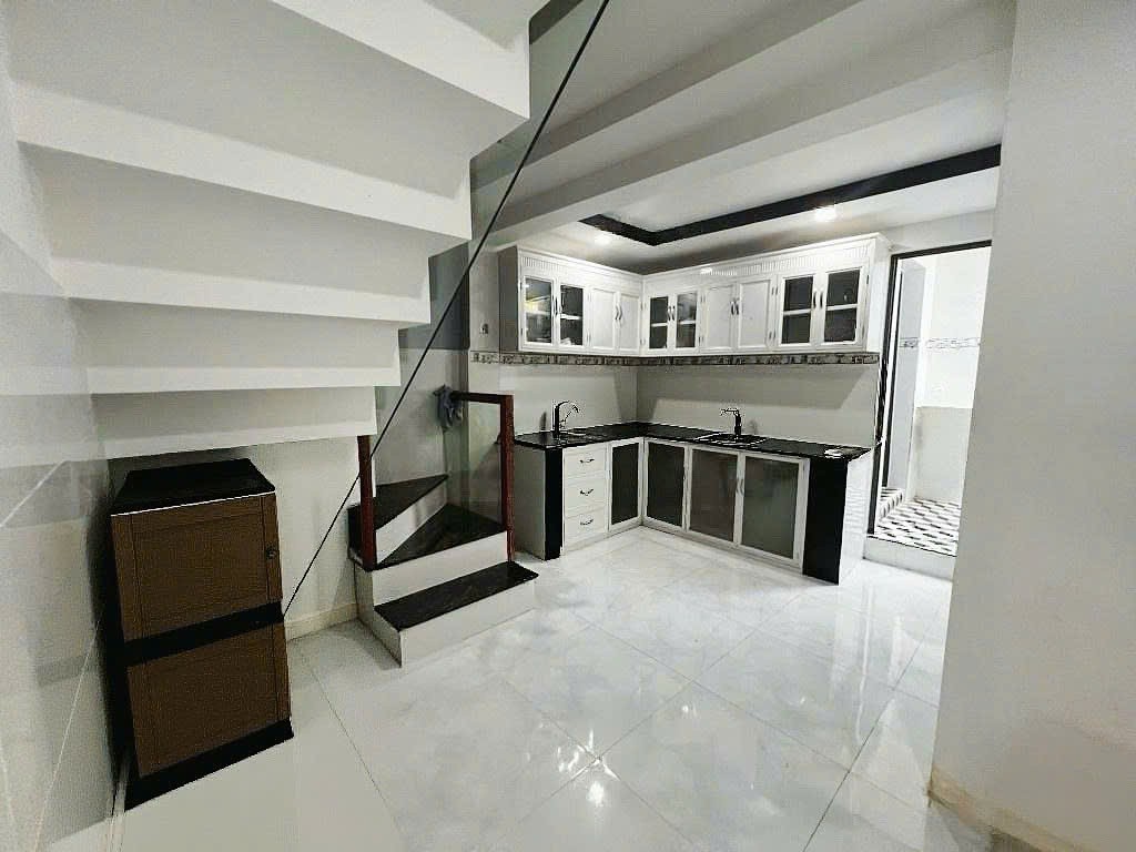 Nhà phố đối diện Vạn Phúc City - 62m2 – Chỉ Nhỉnh 5 tỷ - Khu vực có nhiều chung cư, Tiện ích đầy đủ 3