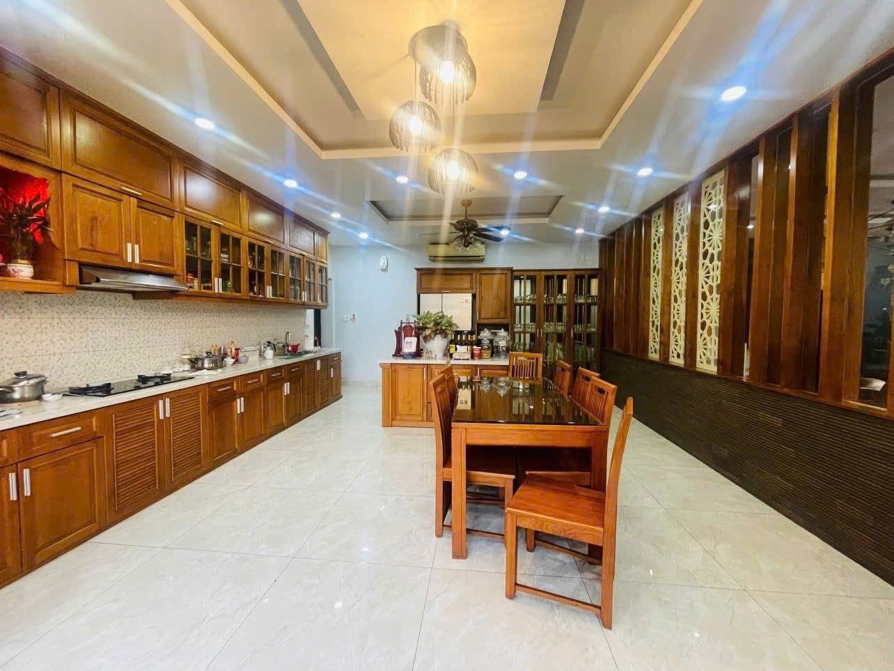 Cần bán Nhà mặt tiền Quận 7, Hồ Chí Minh, Diện tích 144m², Giá 35 Tỷ 7