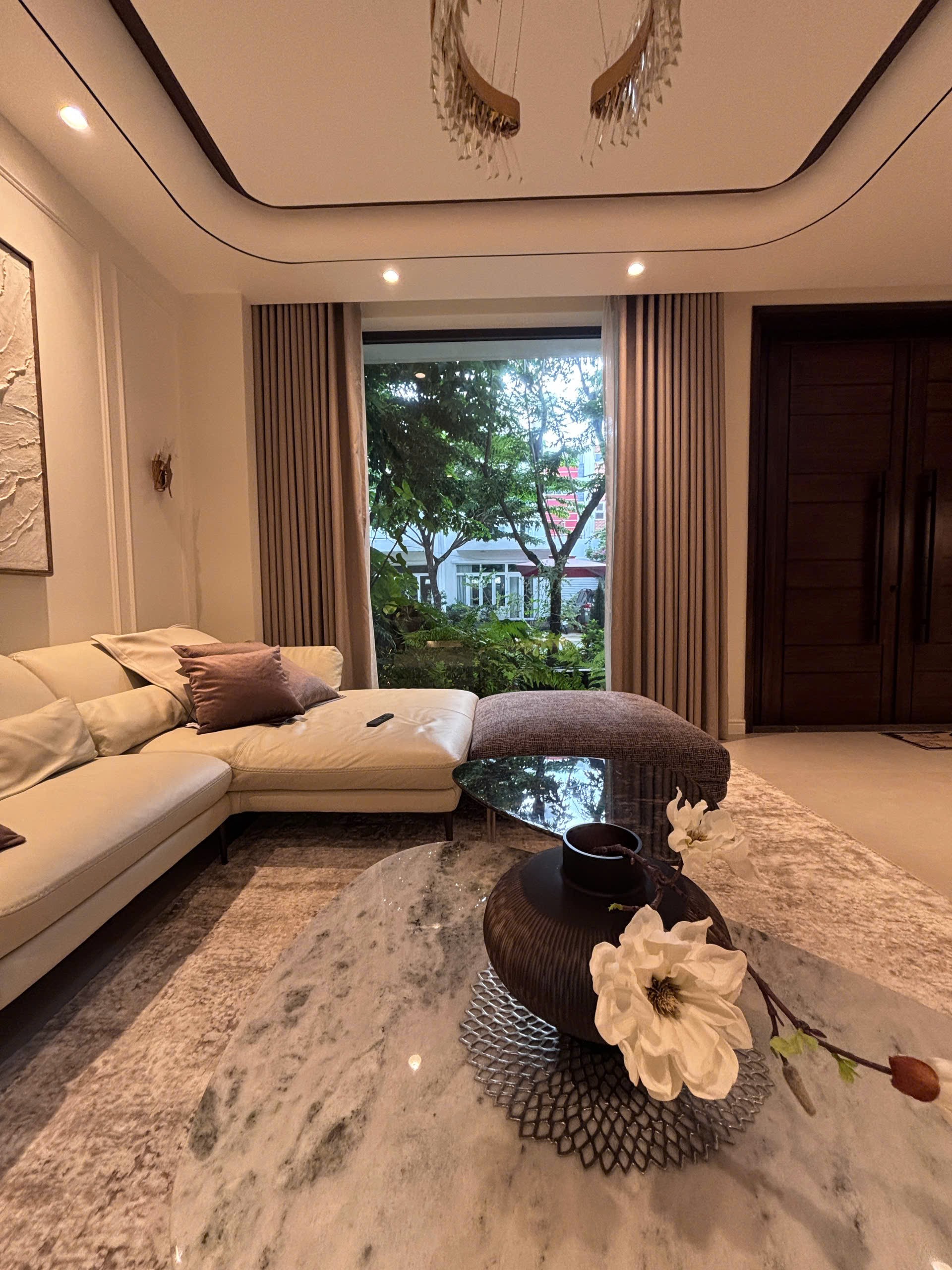 Cho thuê Biệt thự Phường Phước Long B, Quận 9, Diện tích 250m², Giá 100 Triệu/tháng
