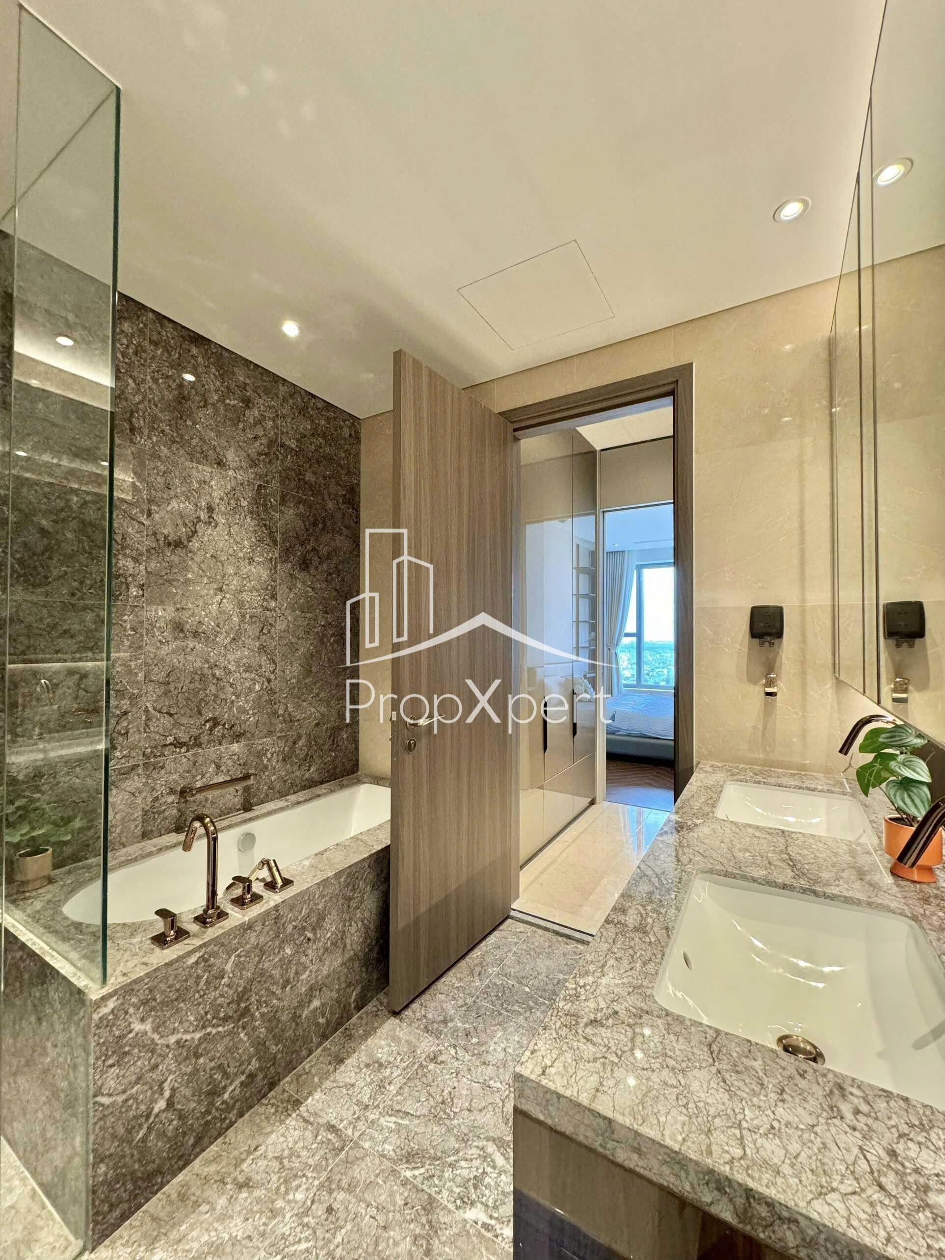 Cho thuê Căn hộ chung cư Quận 1, Hồ Chí Minh, Diện tích 146m², Giá Thương lượng 7