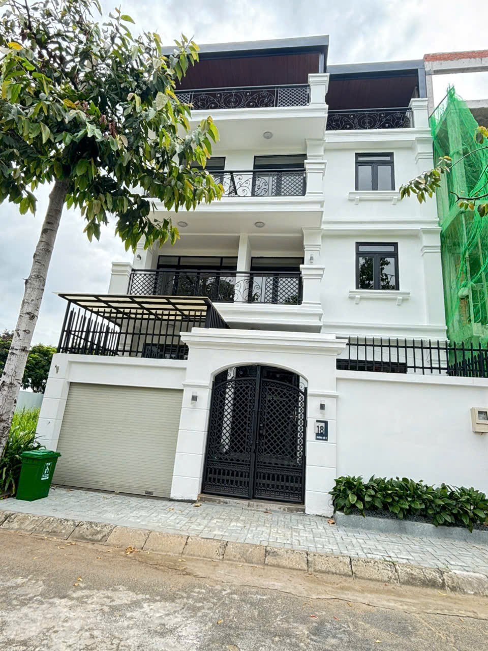 Cho thuê Biệt thự Phường Phú Hữu, Quận 9, Diện tích 172m², Giá Thương lượng 11