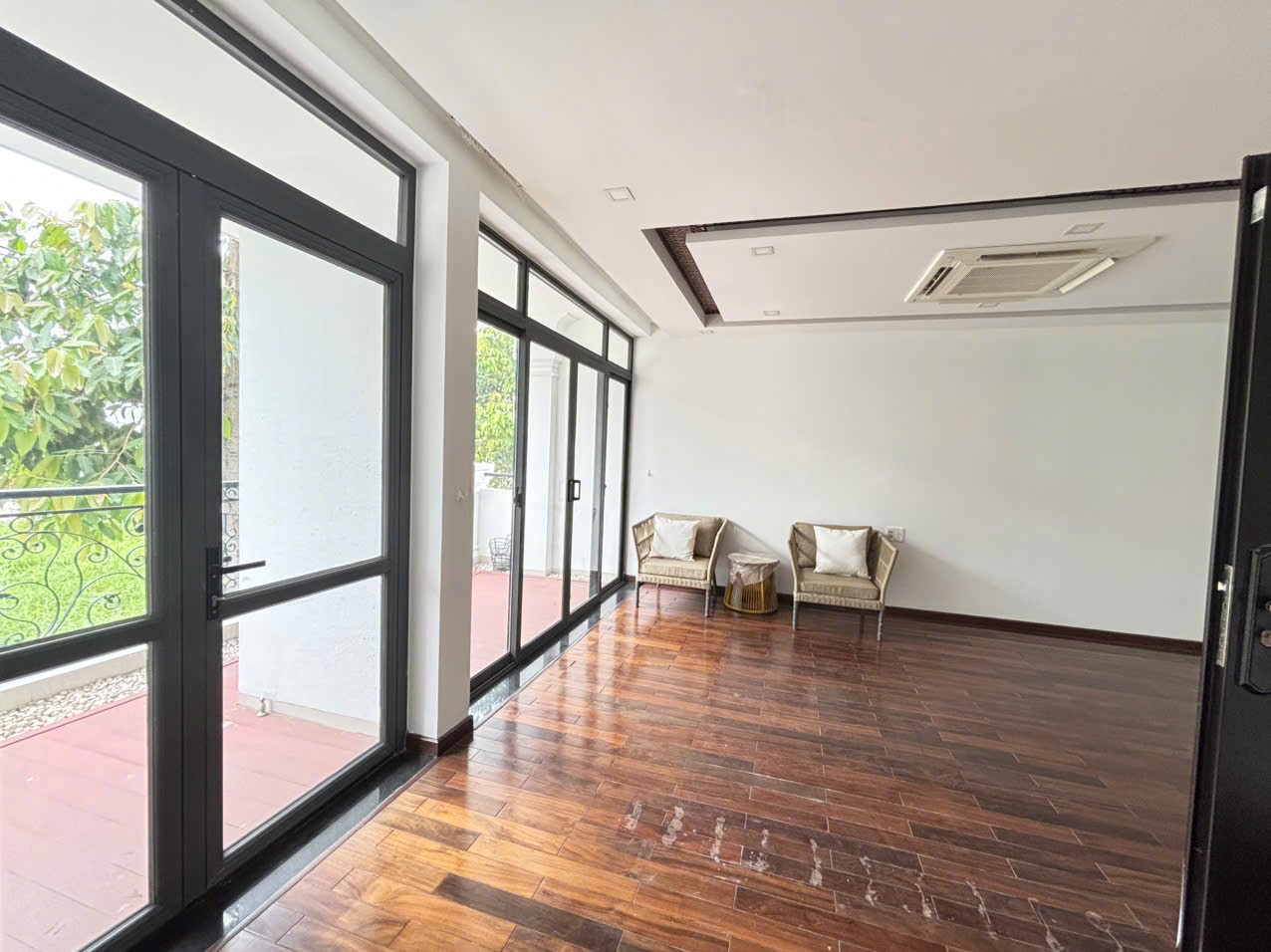 Cho thuê Biệt thự Phường Phú Hữu, Quận 9, Diện tích 172m², Giá Thương lượng 3