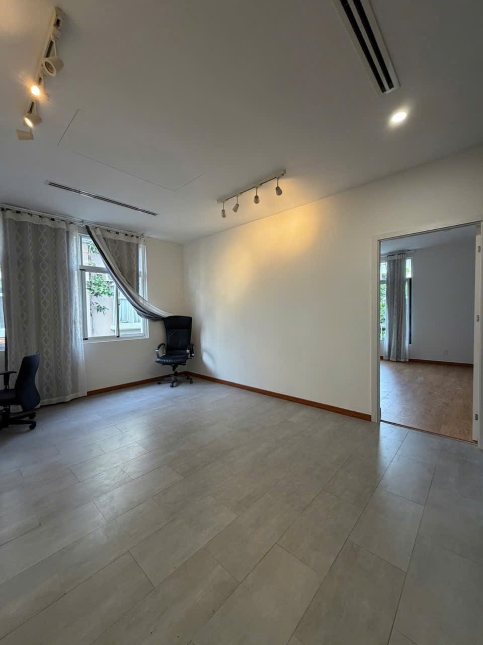 Cần bán Biệt thự Phường Phú Mỹ, Quận 7, Diện tích 220m², Giá 75 Triệu/tháng 3