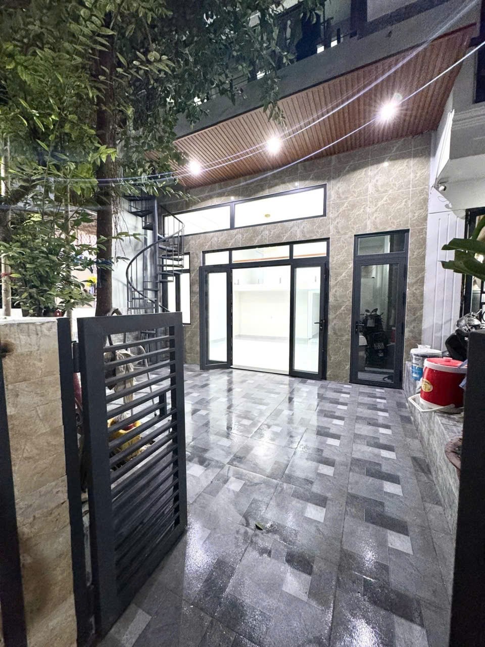 Bán nhà Q10 Cách mạng tháng 8 ngang 6m 4 tầng 95m2: 8,9 tỷ. Trí 0967638168