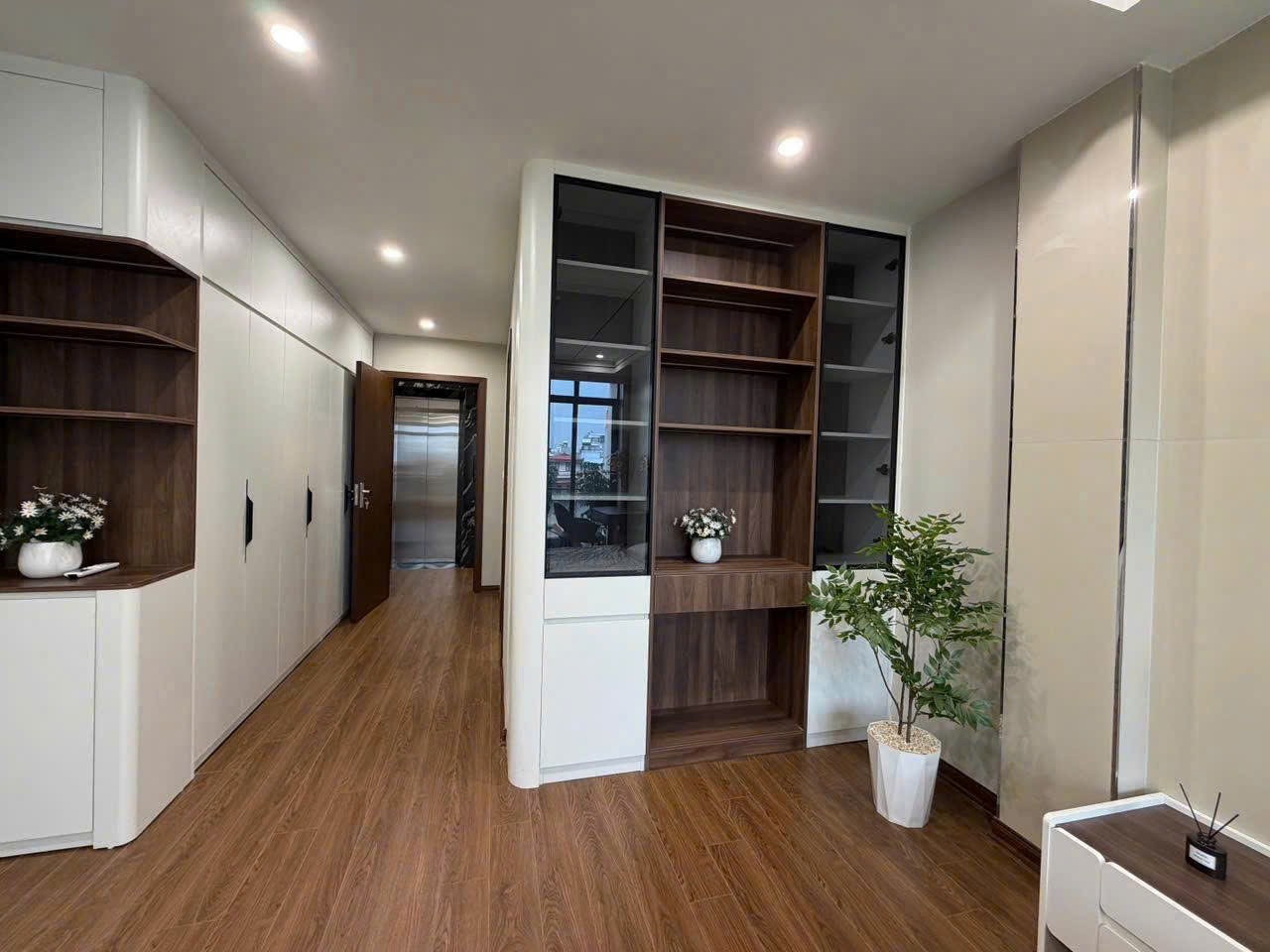 SIÊU PHẨM NHÀ ĐẸP PHÚC LỢI  – 50M² × 6 TẦNG – GARA Ô TÔ – THANG MÁY – FULL NỘI THẤT – CHỈ 2