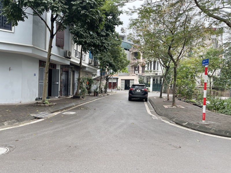 Bán Đất TĐC X6 Thạch Bàn 100m2 View Vườn Hoa - Mặt Tiền Rộng 6,67m Kinh Doanh Đỉnh