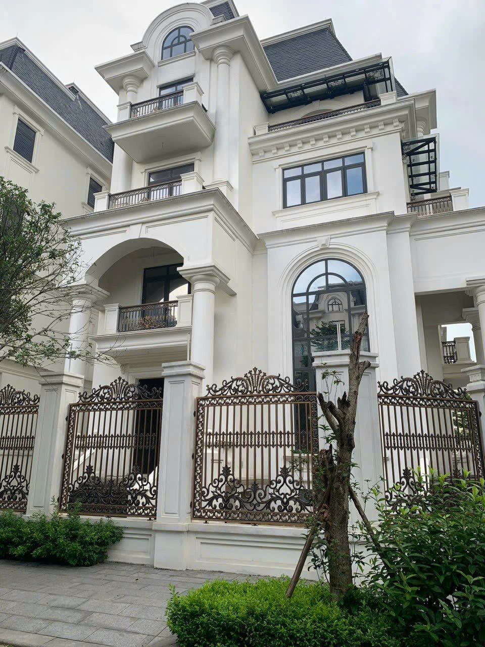 Cho thuê nhà, Lạc Long Quân, Võ Chí Công, THANG MÁY, 332m2x 4T -60 tr
