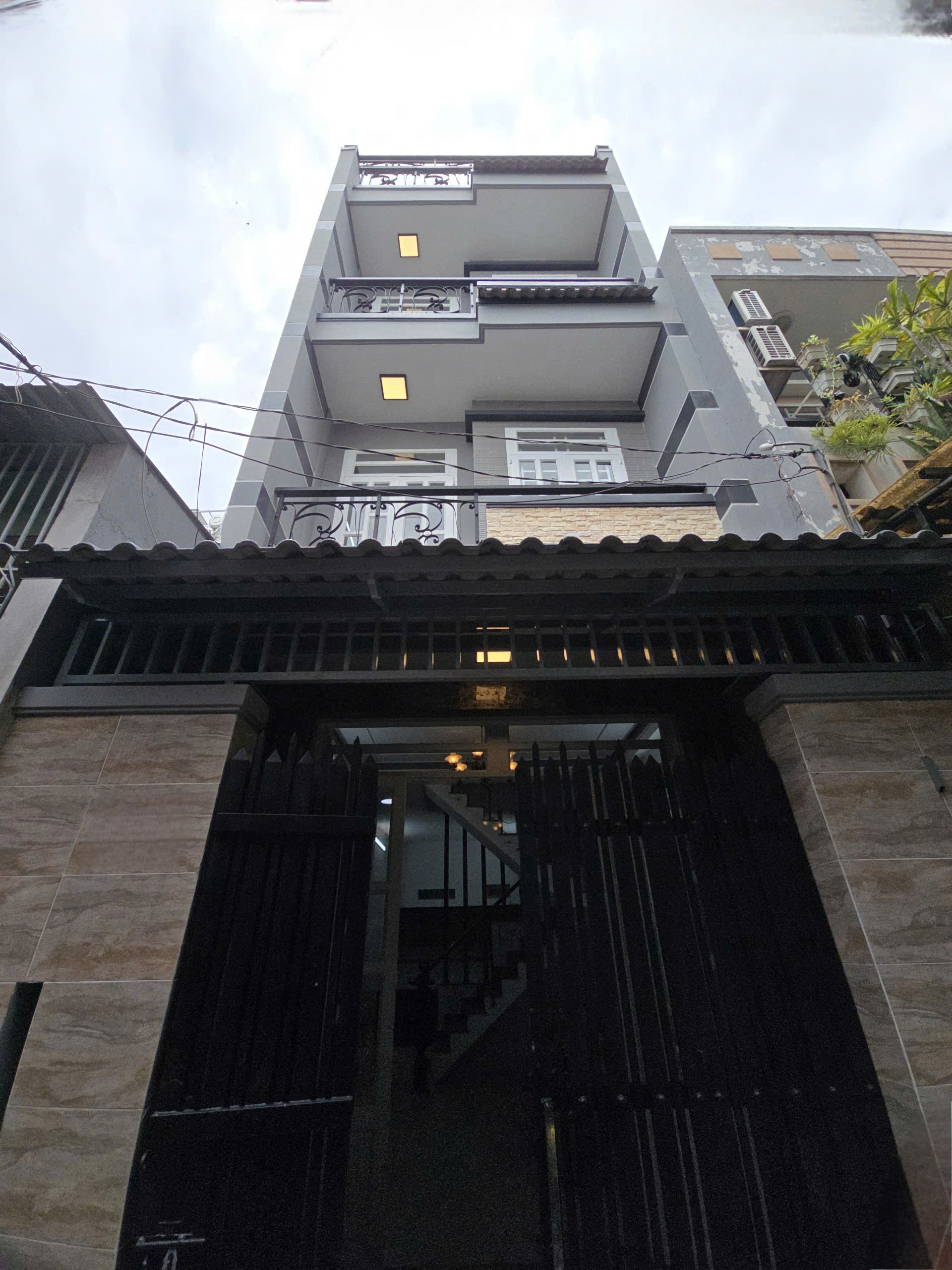 HIẾM CÓ LÊ VĂN QUỚI 40M2 4 TẦNG ĐÚC 4PN 3WC SÂN THƯỢNG SHR GIÁ 5.18 TỶ