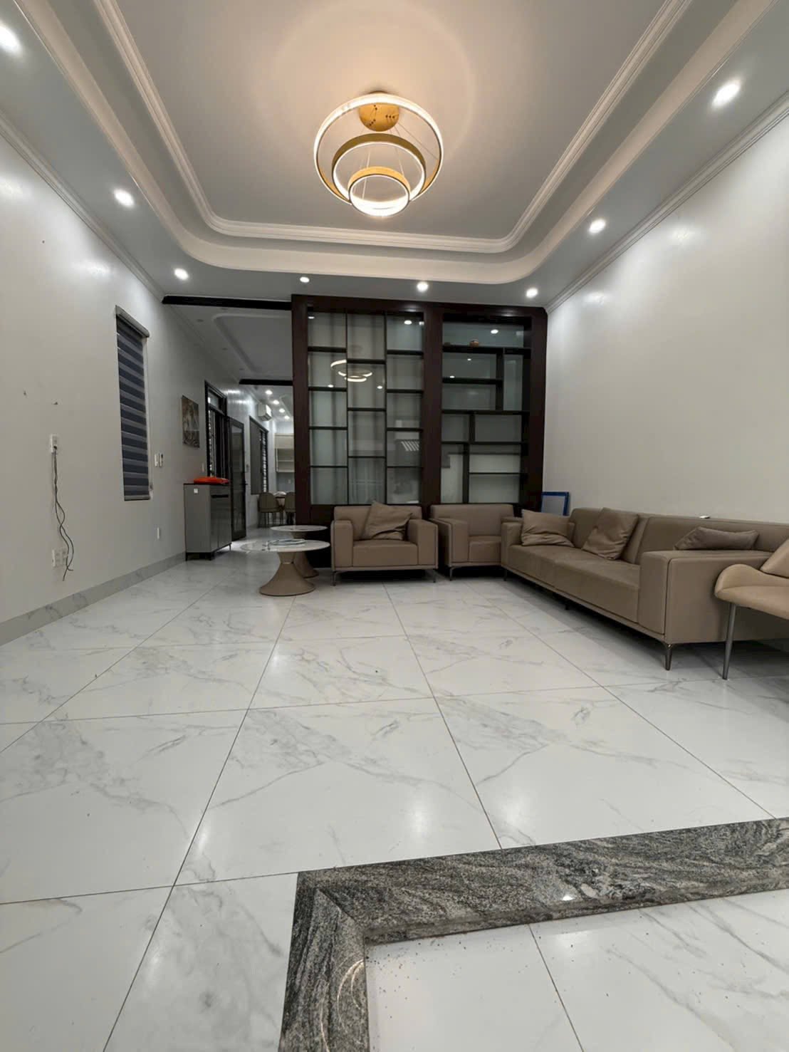 Bán nhà căn góc mặt phố Đặng Thai Mai, ph Tân Bình, TP Hải Dương, 73m2, 3 ngủ, 3 vs, nhà đẹp, giá t