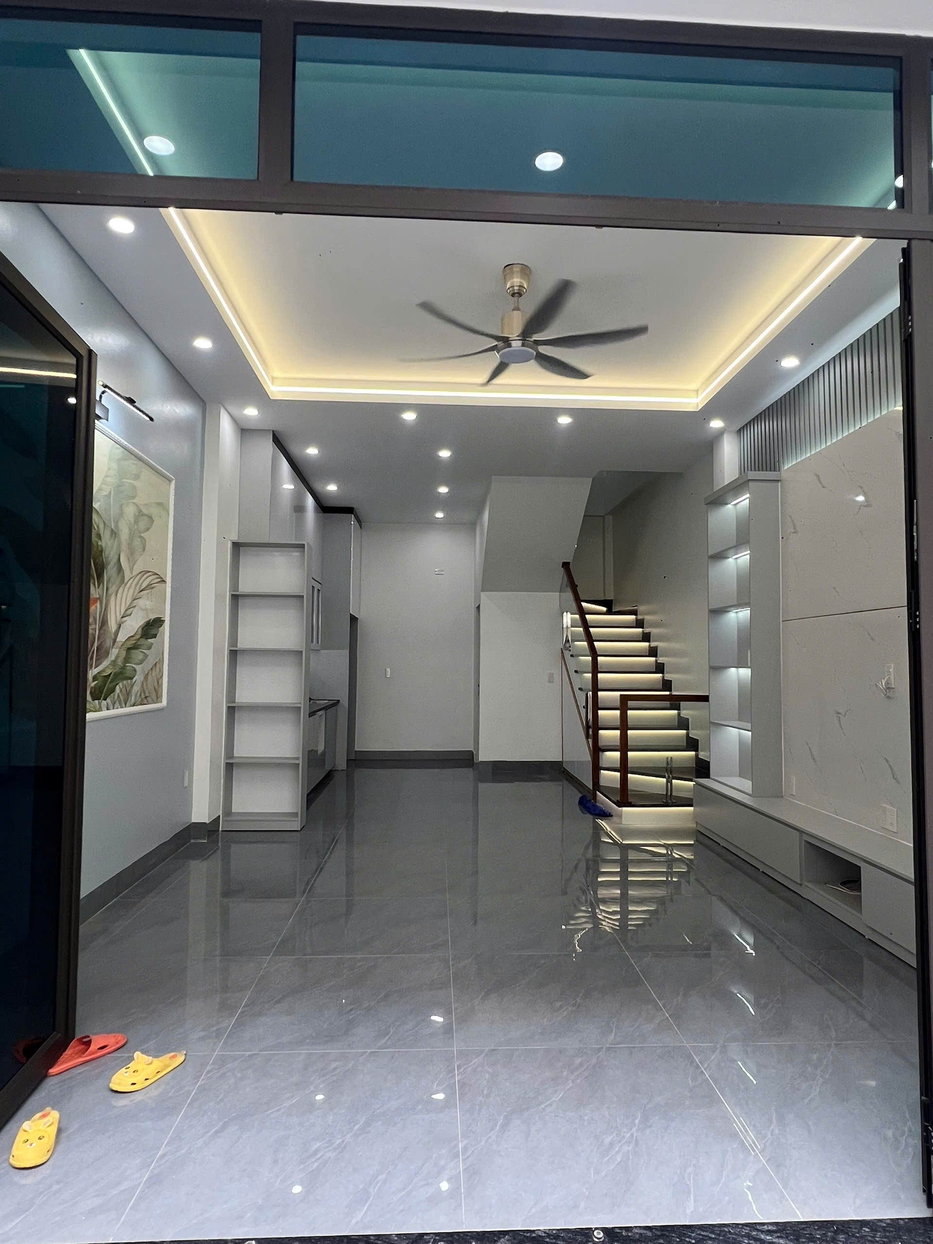 Nhà 3 tầng Lê Thanh Nghị 45m2 hướng Nam giá 2.x tỷ 2