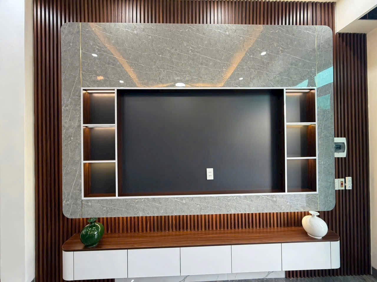 Nhà 3 tầng mới cứng Lê Viết Hưng Ngọc Châu ngõ thông giá 2.1xx tỷ 2