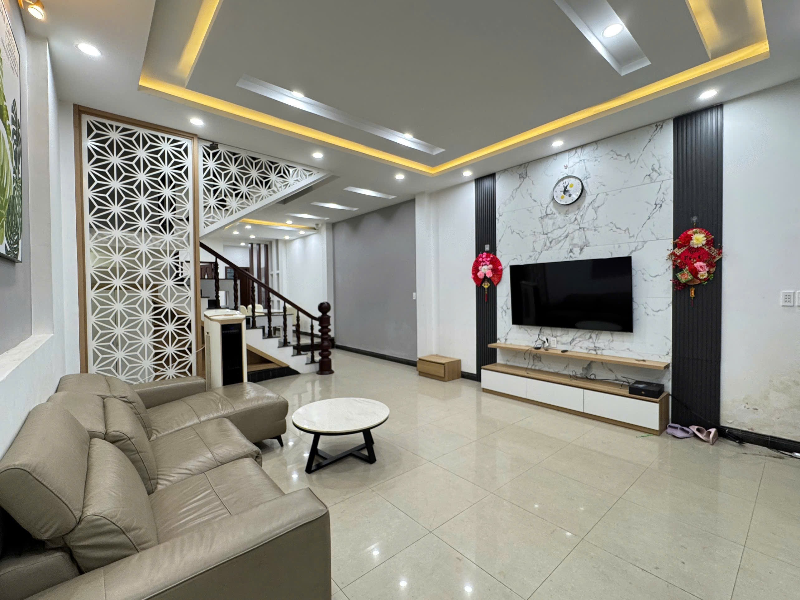 NHÀ ĐẸP 2 TẦNG 2 MÊ MẶT TIÊN ĐƯỜNG NGUYỄN KHANG 2