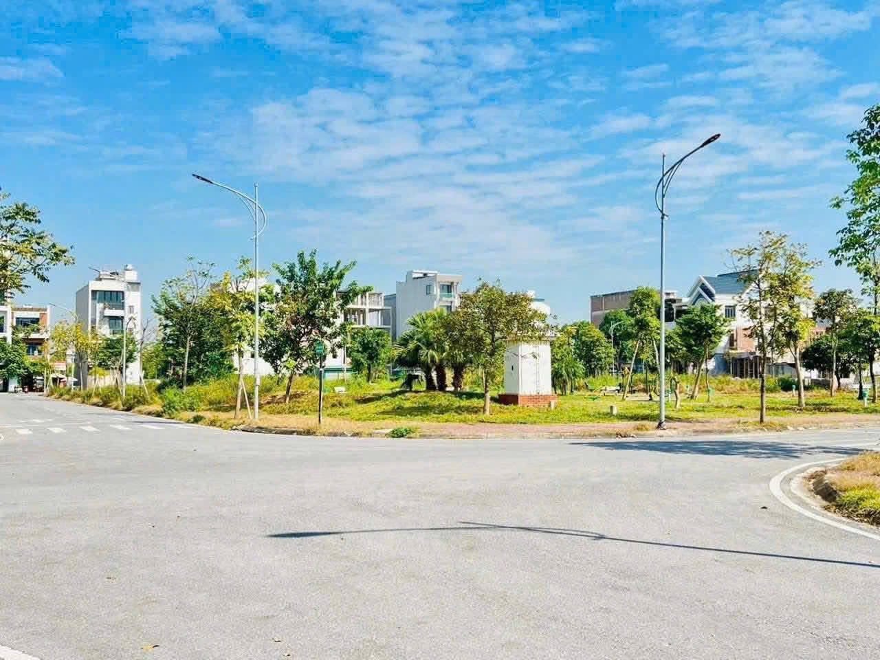 Bán lô đất mặt phố KDC Trần Hưng Đạo, TP Hải Dương, 101.25m2, mt 5m, đường 17.5m, giá cực tốt 2