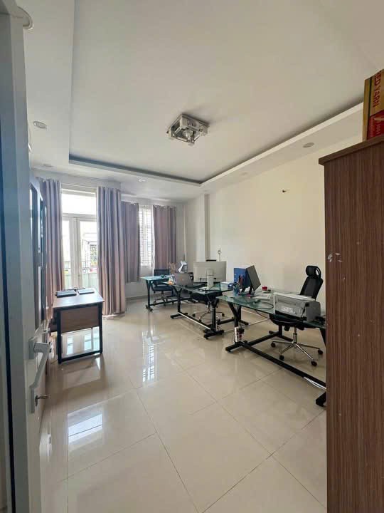 CHO THUÊ NHÀ 4 TẦNG MTKD ĐỐI DIỆN KĐT VẠN PHÚC.4.5m x 20m 6P giá 23TR 2