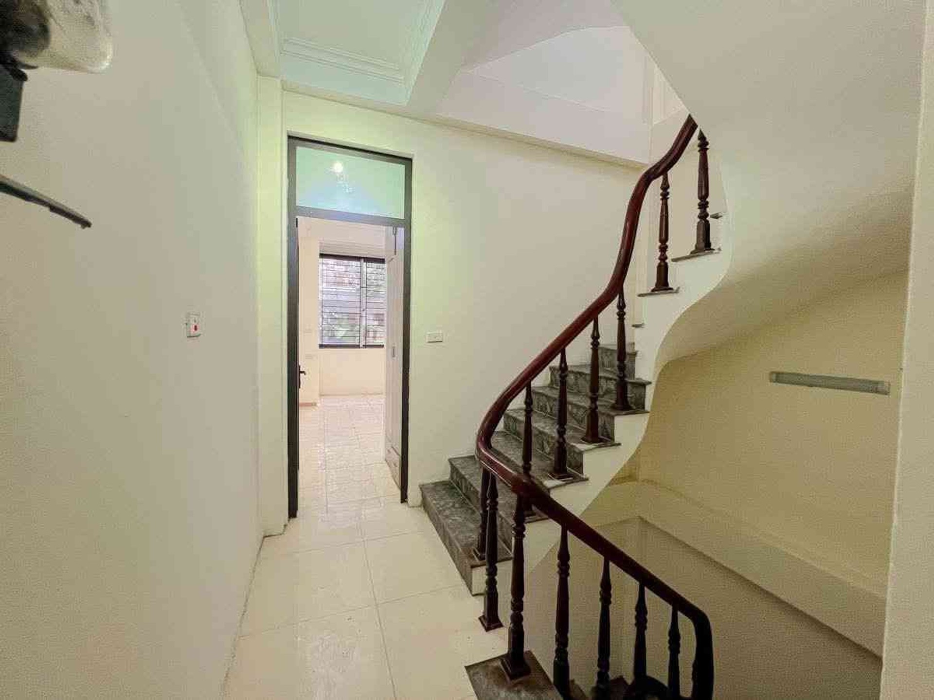 Phố Lâm Hạ Long Biên 10 tỷ 60m ô tô phân lô đỗ cửa,sổ đỏ vuông 4