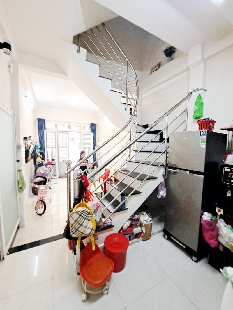 LẠC LONG QUÂN HẺM 4M GẦN CHỢ TRẦN VĂN QUANG 35M2 3 TẦNG 3PN CHỈ 4.8 TỶ 2