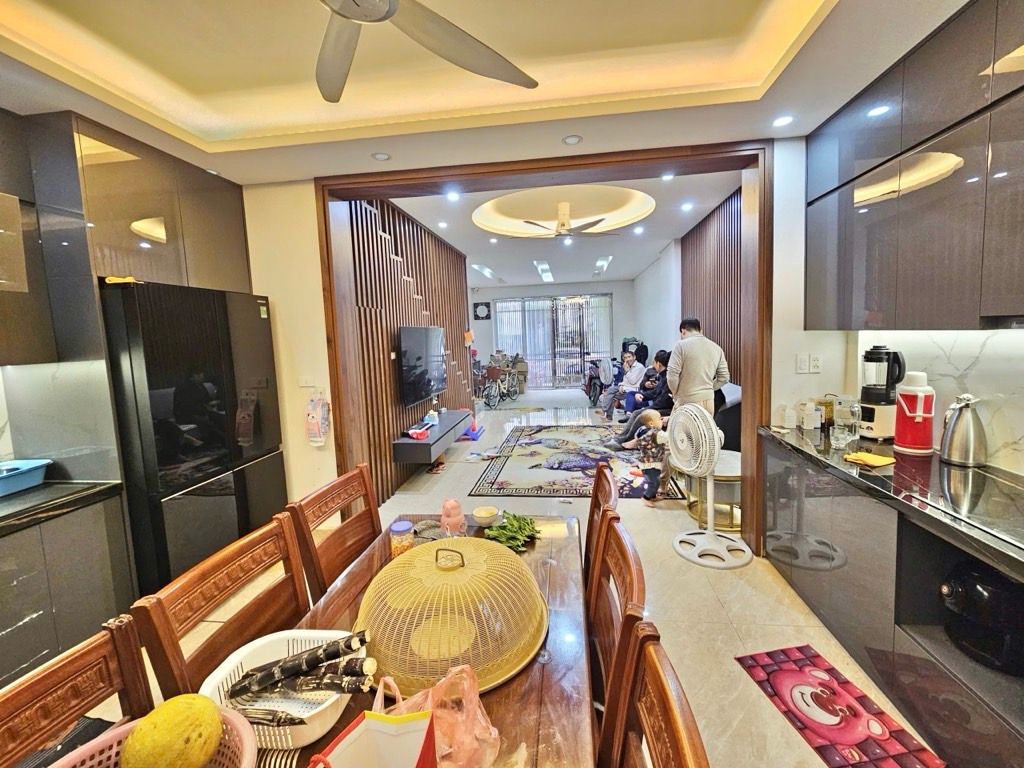 Bán nhà Lâm Hạ Long Biên 10 tỷ 50m ô tô đỗ cửa,sổ đỏ 3