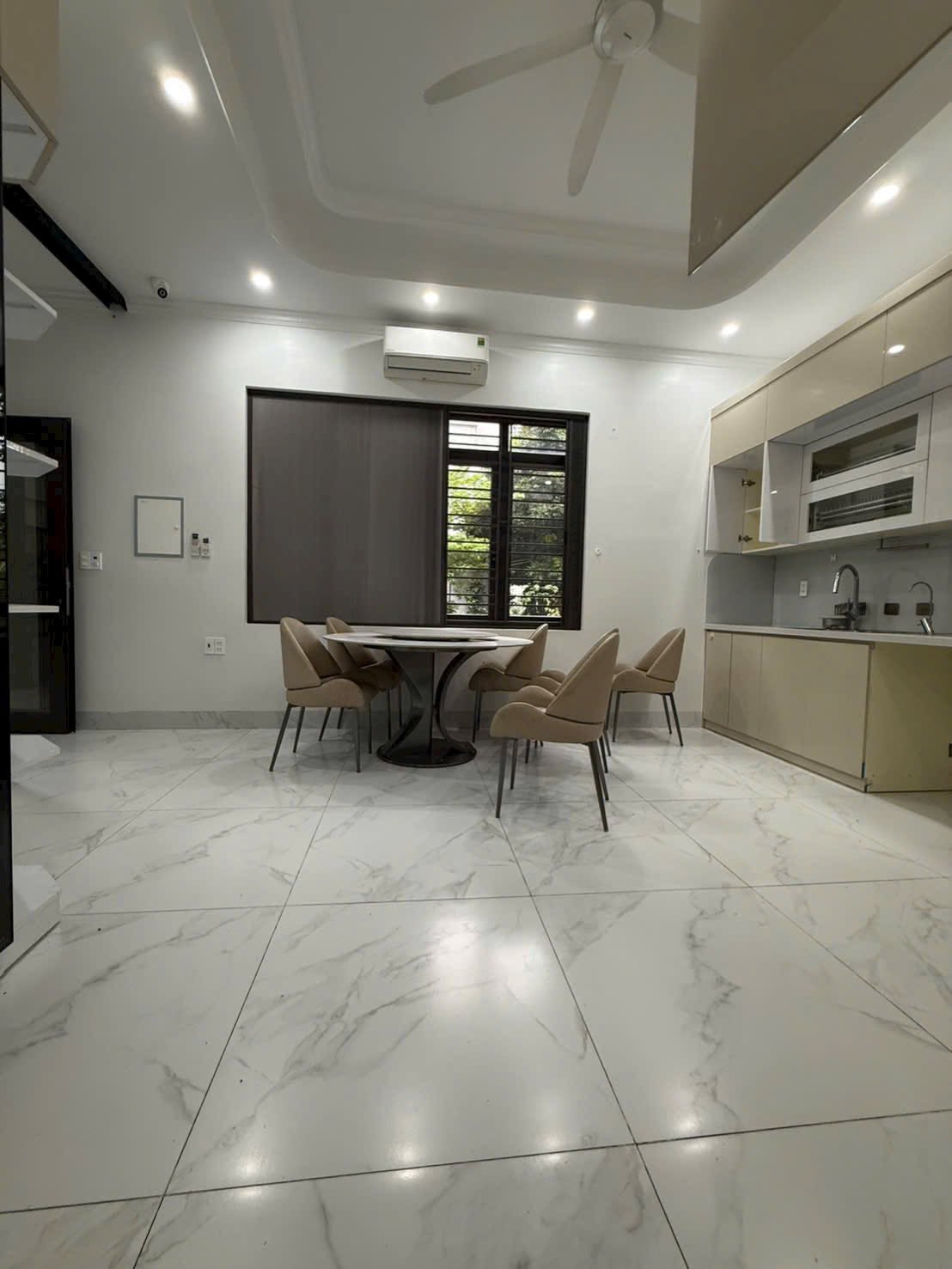 Bán nhà căn góc mặt phố Đặng Thai Mai, ph Tân Bình, TP Hải Dương, 73m2, 3 ngủ, 3 vs, nhà đẹp, giá t 2