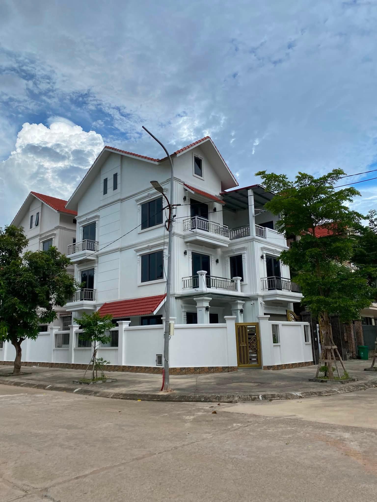 Biệt thự 3T xây thô khu biệt thự Quang Minh, DT 325m2, MT13, 21 tỷ Mê Linh 3