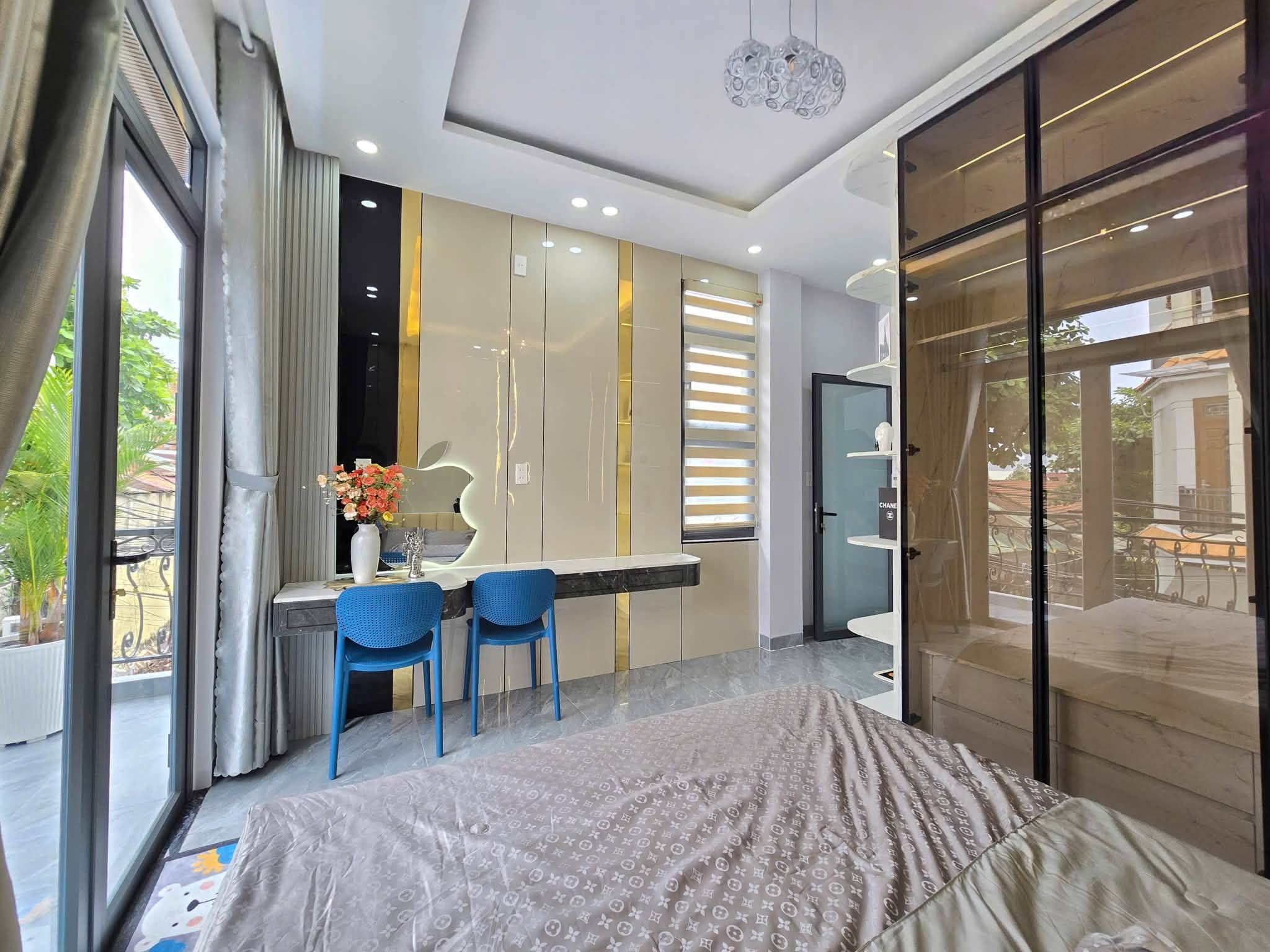 SIÊU PHẨM - VILA 3 TẦNG 2 MẶT TIỀN THOÁNG MÁT – Ô TÔ ĐẬU NGÀY ĐÊM 4