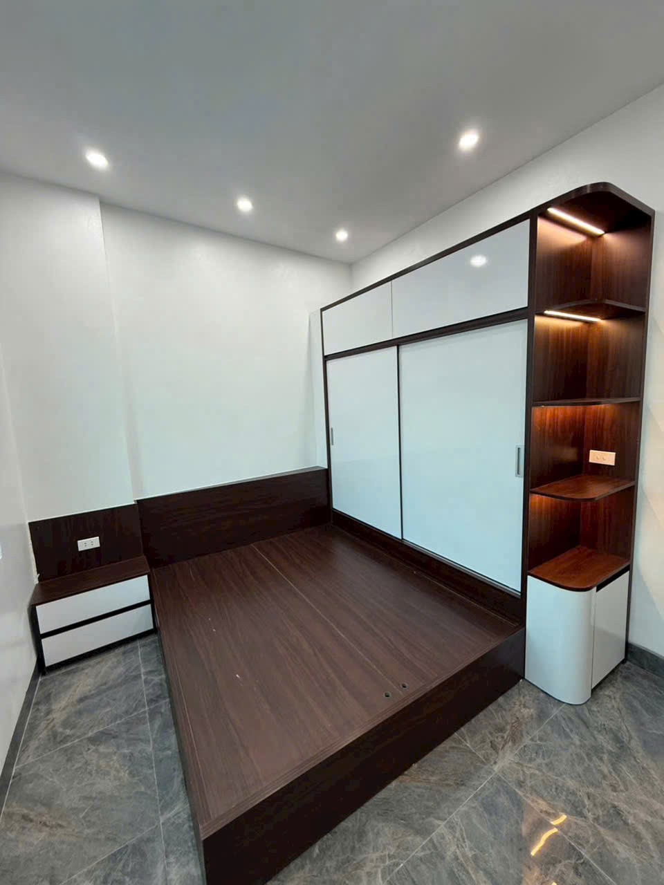 Nhà 3 tầng mới cứng Lê Viết Hưng Ngọc Châu ngõ thông giá 2.1xx tỷ 3