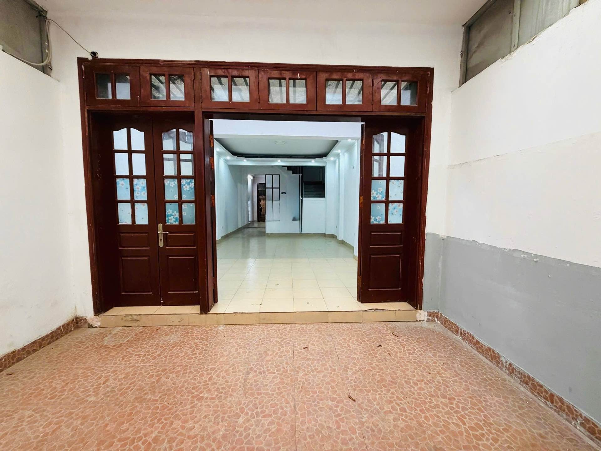 Bán nhà Bồ Đề 10 tỷ gần phố ngõ nông thoáng rộng 3