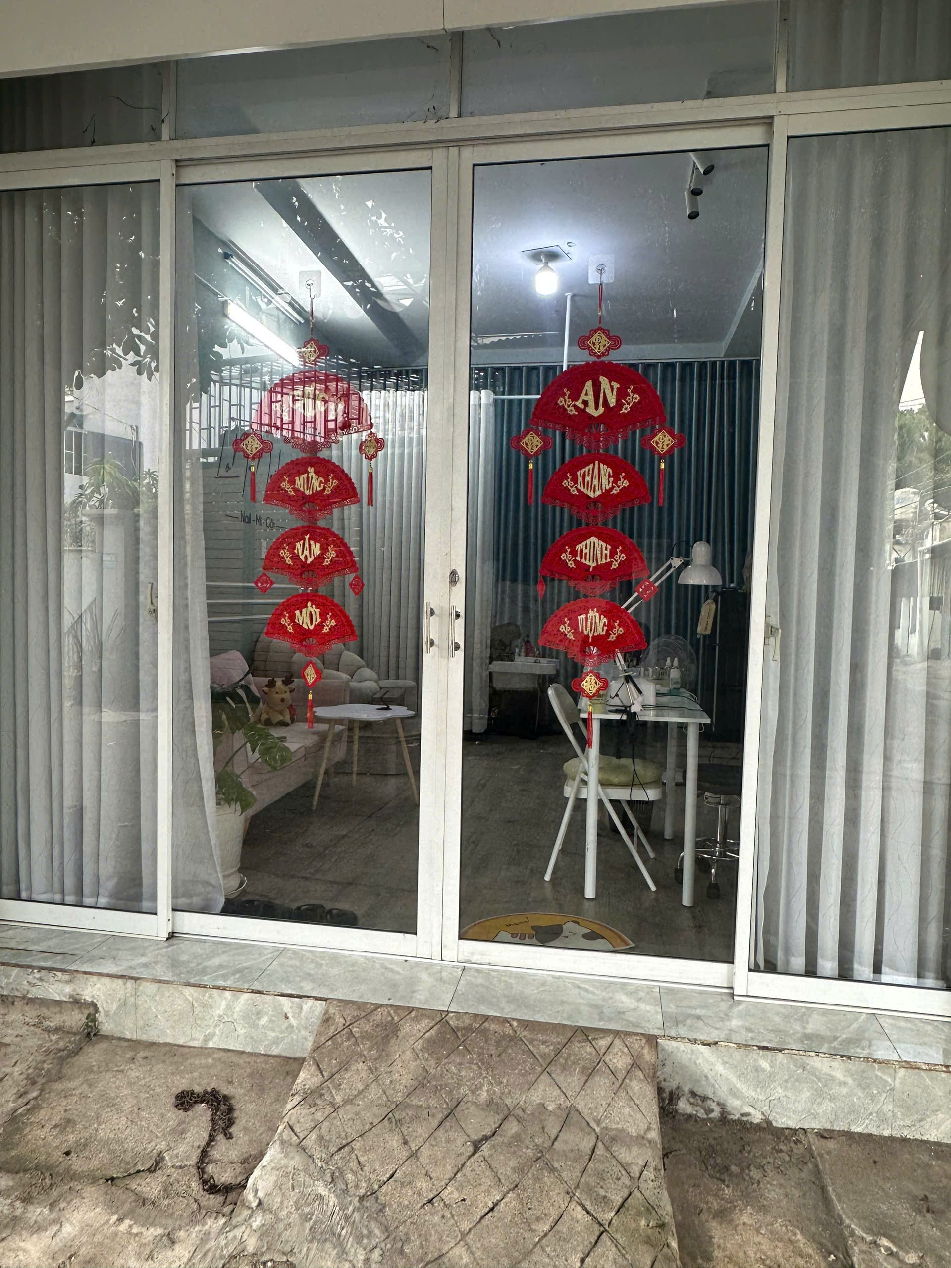 Sang gấp tiệm Nail - Gội Ngay sân banh – Đại học ĐỒNG NAI 2