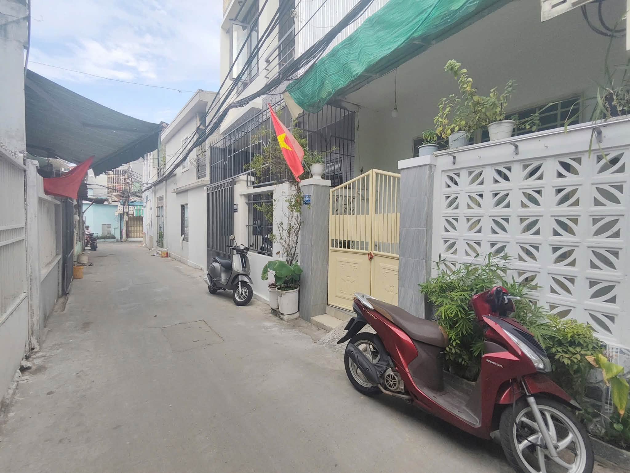 Bán nhà gác lửng kiệt Ô Tô Nguyễn Văn Huề - sát đường chính 4