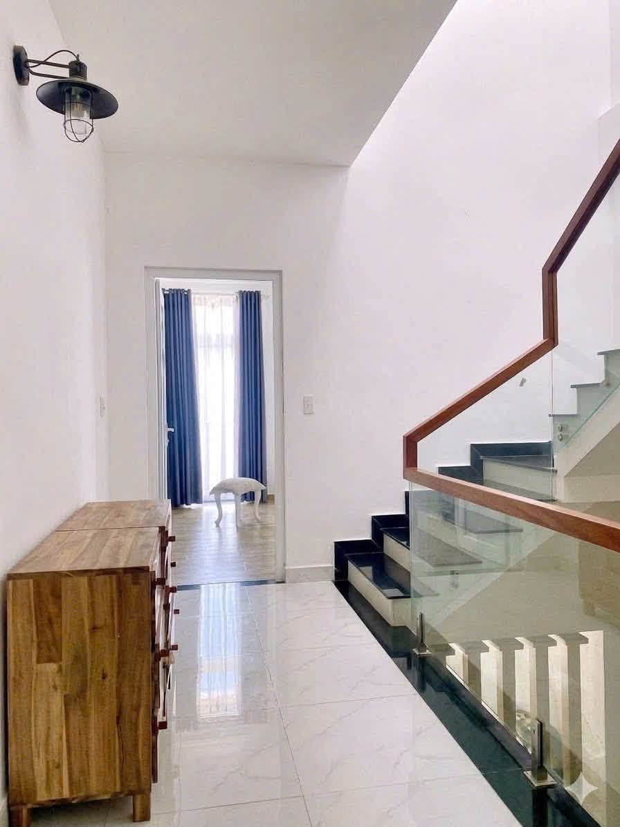 CHO THUÊ NGUYÊN CĂN HẺM XE TẢI ĐƯỜNG SỐ 12 NGAY NGÃ 4 BÌNH PHƯỚC, TRÊT 2 LÂU,3PN, GIÁ 13TR 4