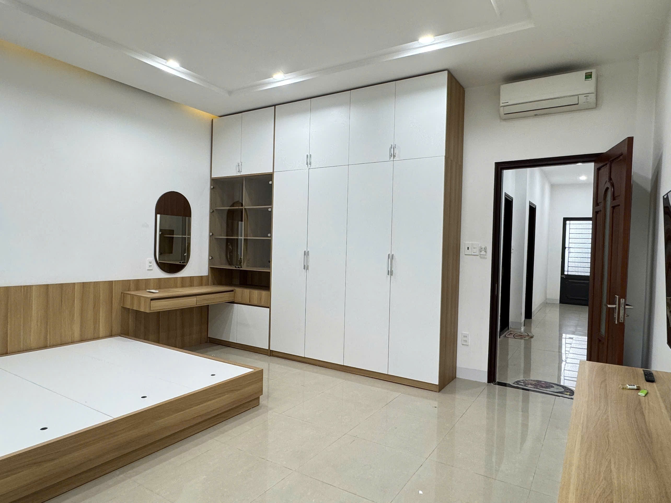 NHÀ ĐẸP 2 TẦNG 2 MÊ MẶT TIÊN ĐƯỜNG NGUYỄN KHANG 4