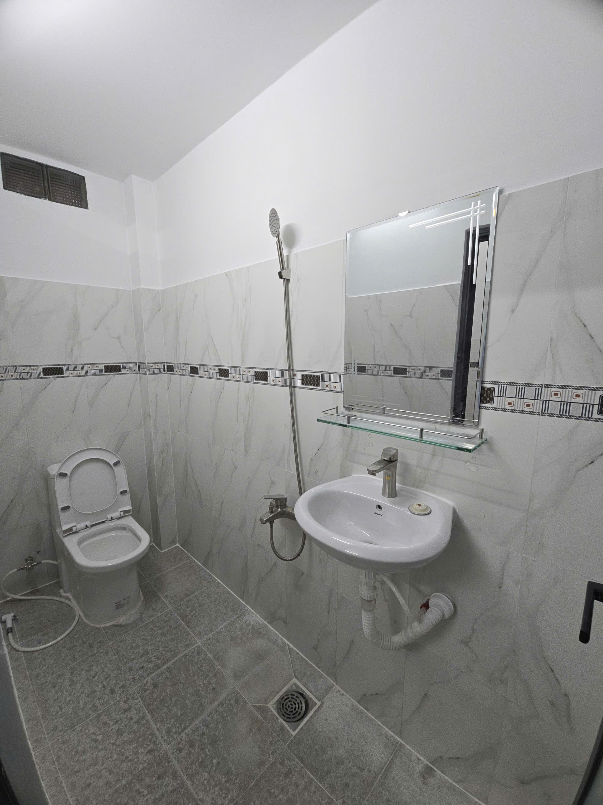HIẾM CÓ LÊ VĂN QUỚI 40M2 4 TẦNG ĐÚC 4PN 3WC SÂN THƯỢNG SHR GIÁ 5.18 TỶ 4