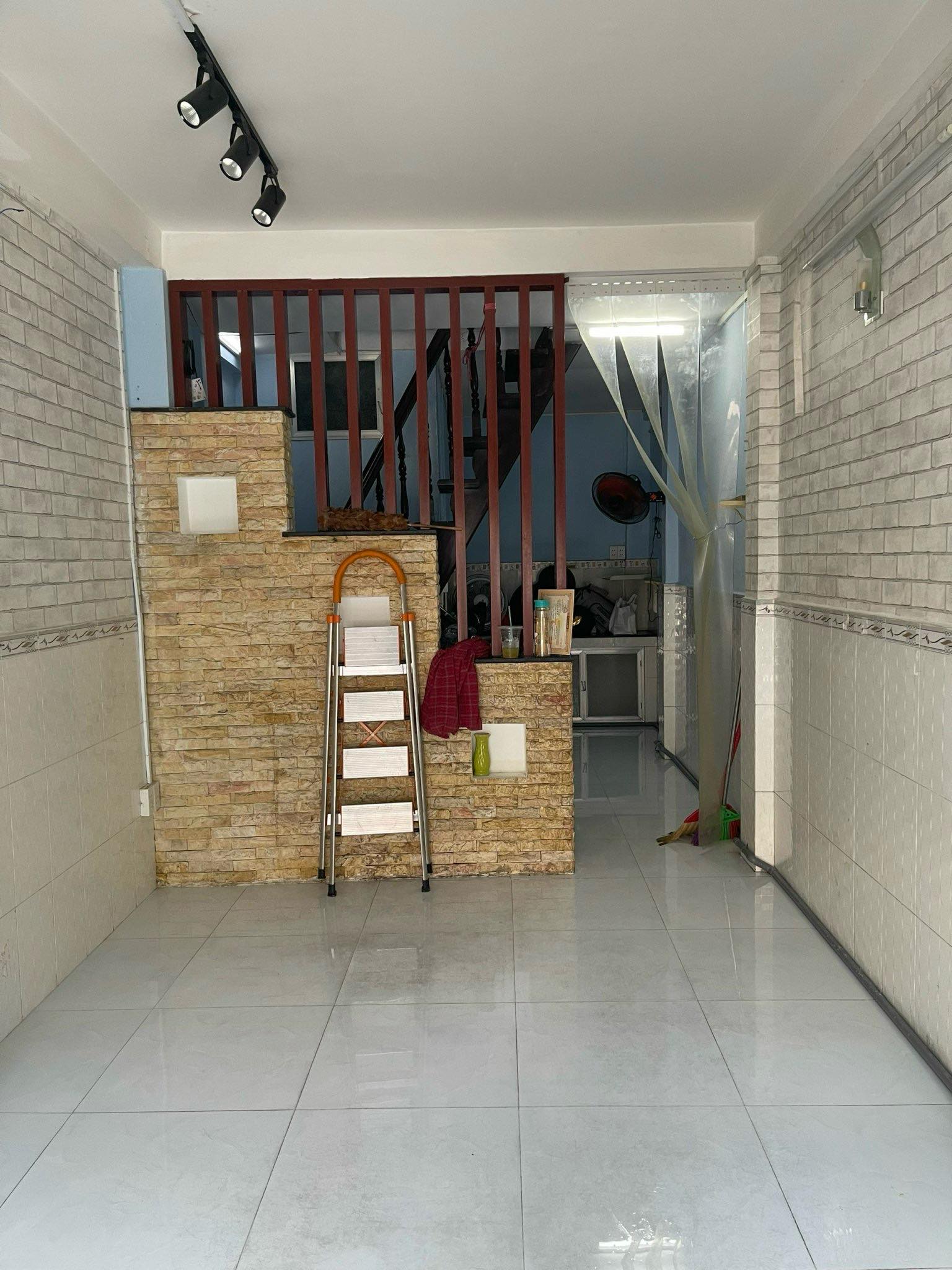 Bán nhà 3mx9m,1 trệt 1 lầu 2PN 1WC,mặt tiền số 22 Cửu Long P15 Q10 2