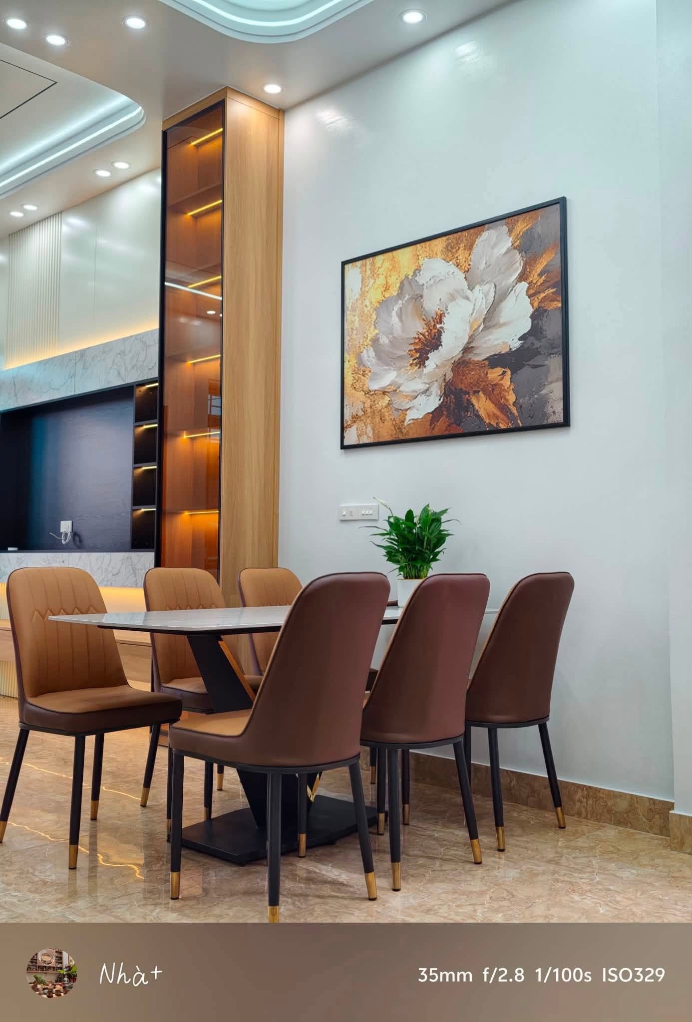 Bán nhà lô góc 3 tầng ngõ phố Nguyễn Thị Duệ, ph Thanh Bình, TP HD, 63m2, mt 5.62m, 3 ngủ, 3 vs 5