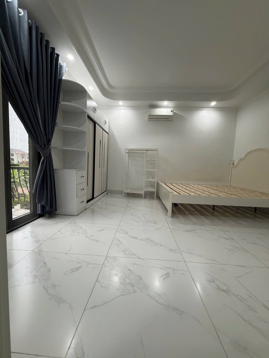 Bán nhà căn góc mặt phố Đặng Thai Mai, ph Tân Bình, TP Hải Dương, 73m2, 3 ngủ, 3 vs, nhà đẹp, giá t 4