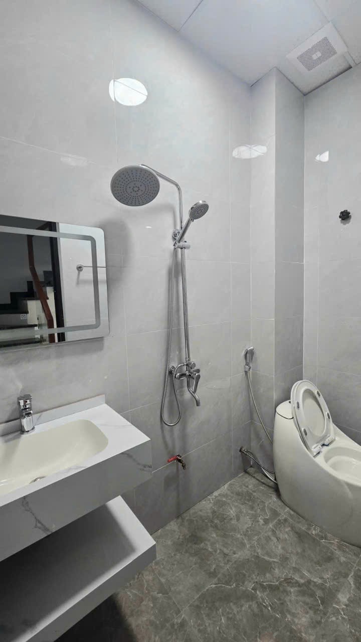 Bán nhà 4 tầng Bình Lộc ngõ thông 2 ô tô tránh, sát chợ giá 3.x tỷ 5